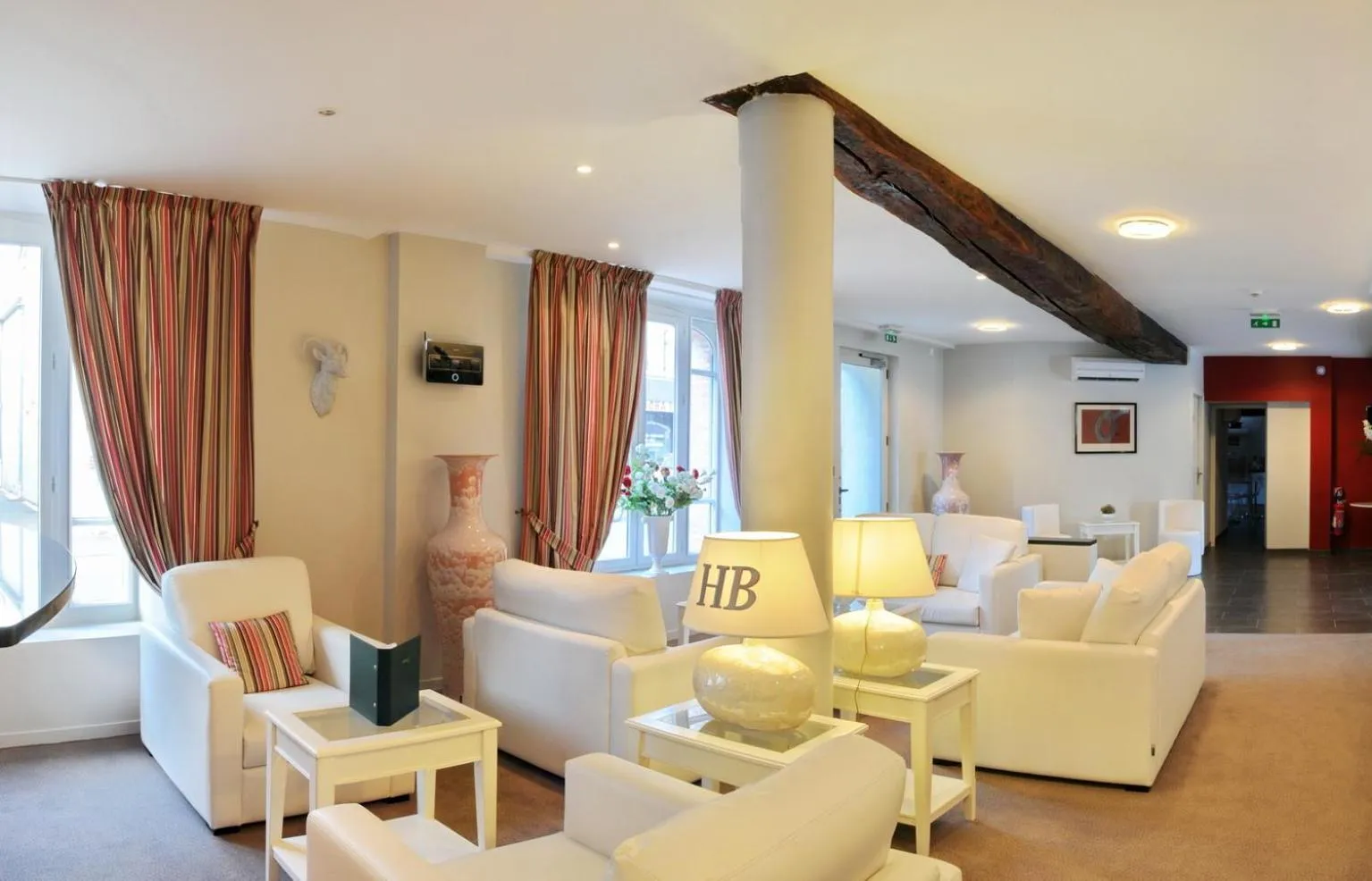 Lobby or reception in Hôtel Burgevin