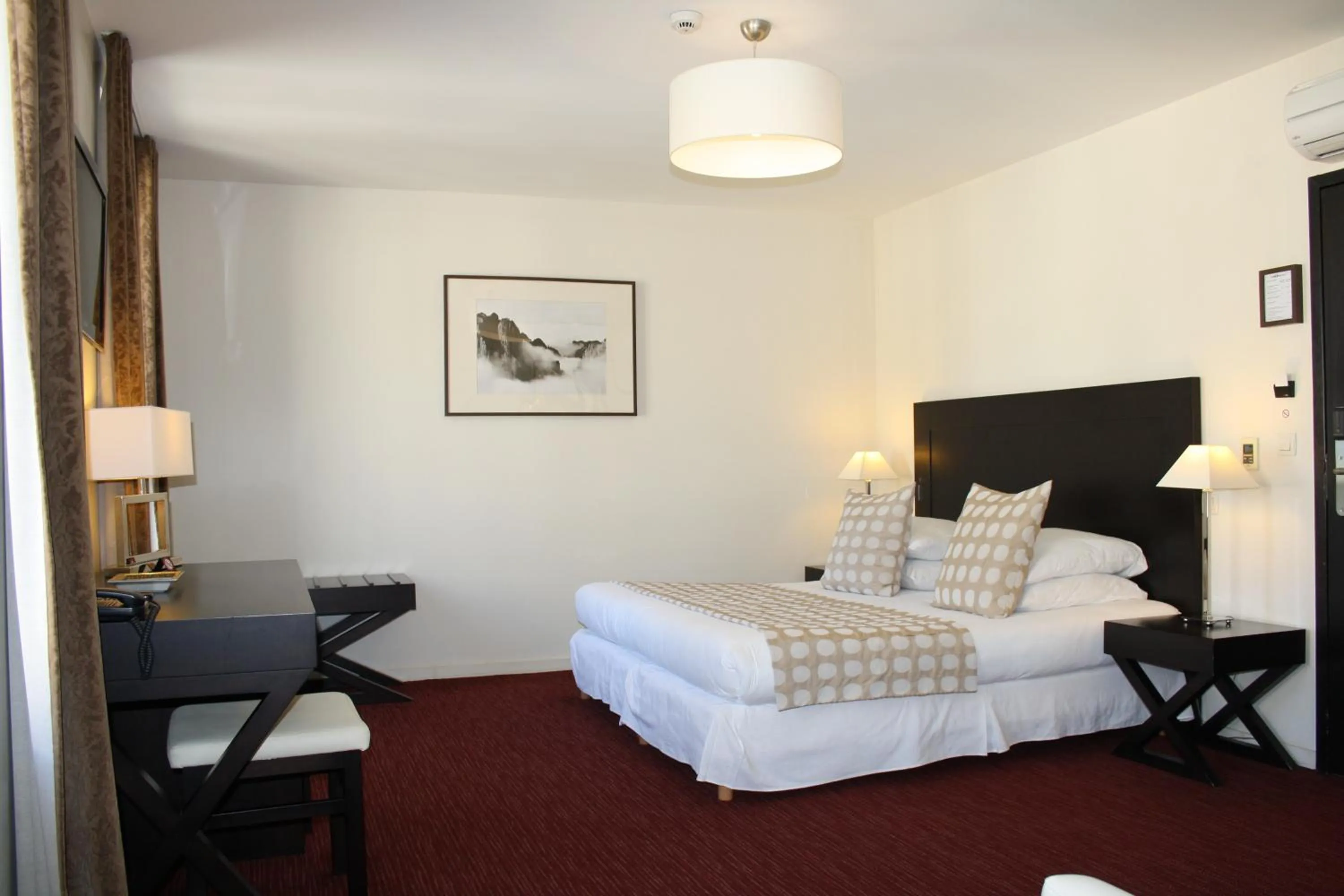 Bed in Hôtel Burgevin