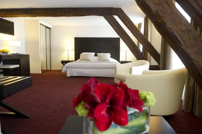 Photo of the whole room, Bed in Hôtel Burgevin