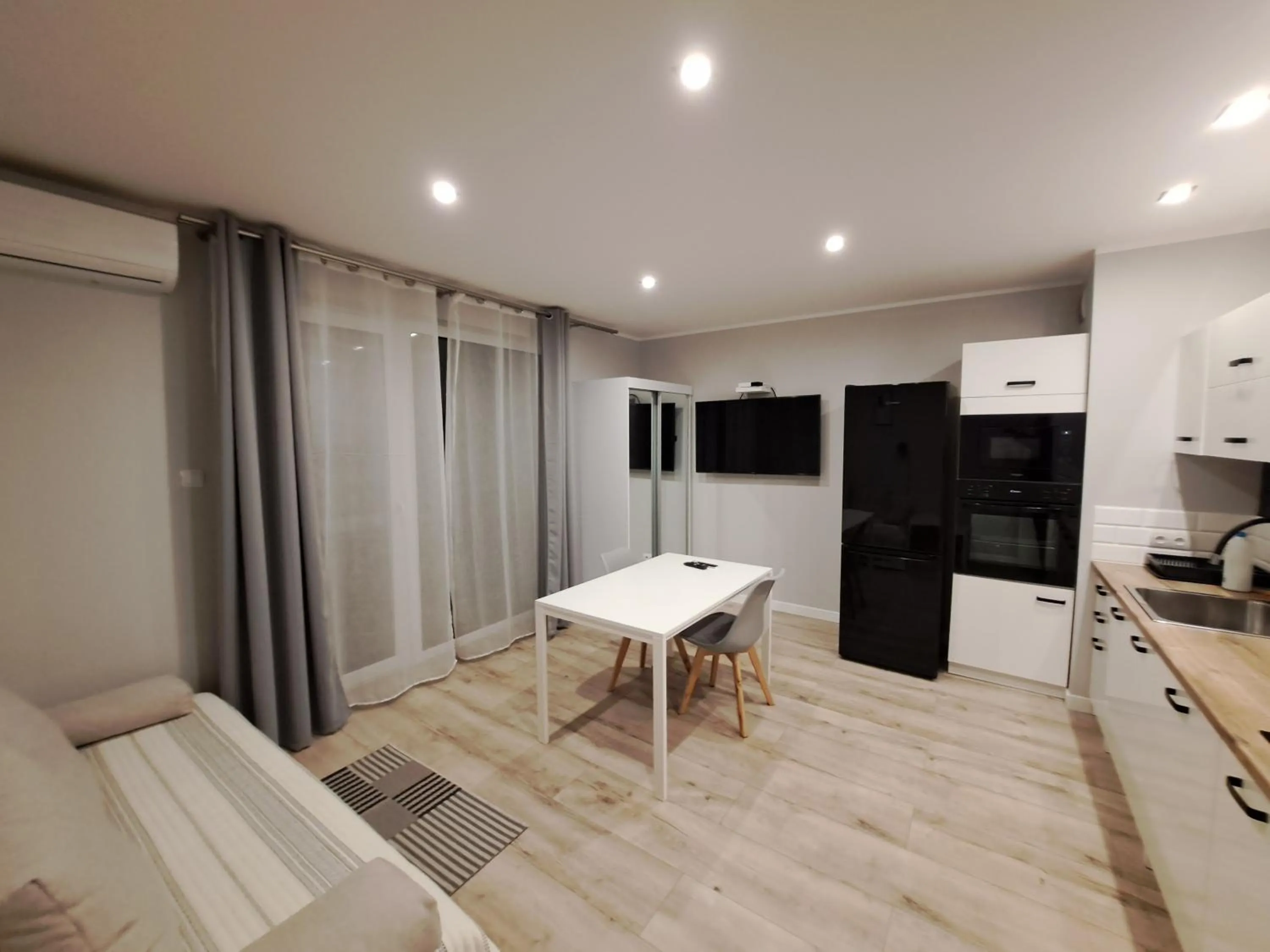 Kitchen or kitchenette in Hotel 1