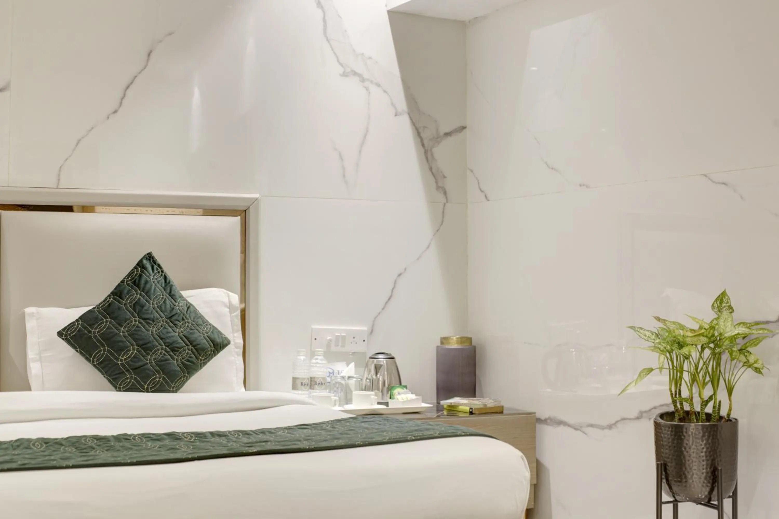 Bed in Hotel International Inn - Near Delhi Airport