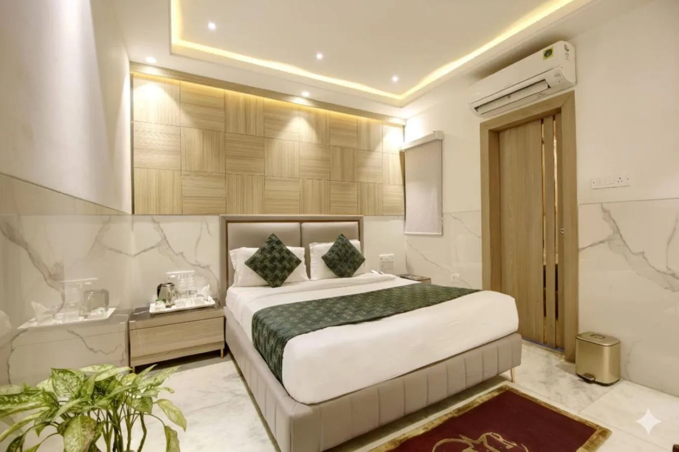 Bedroom, Bed in Hotel International Inn - Near Delhi Airport