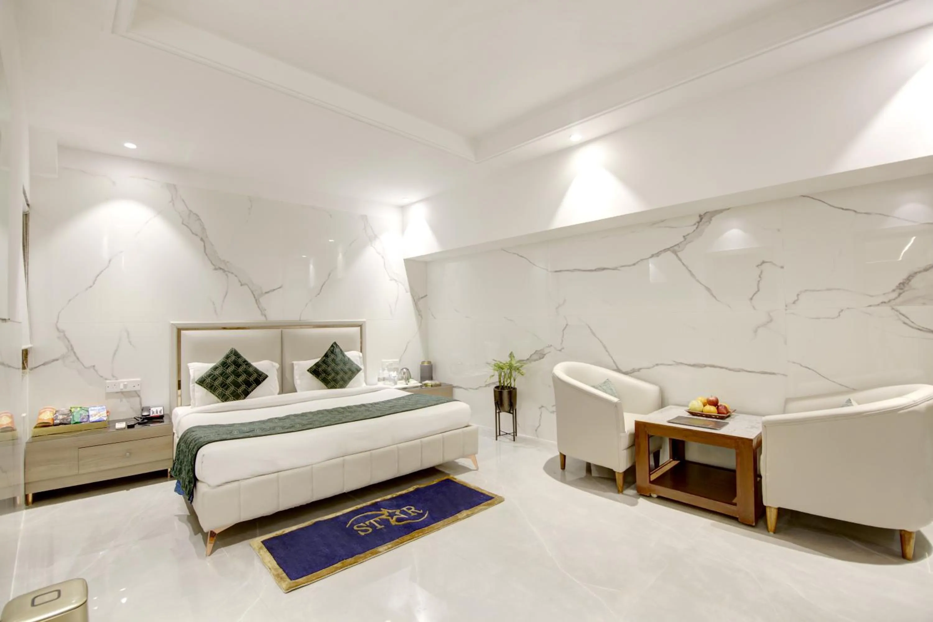 Bedroom, Bed in Hotel International Inn - Near Delhi Airport