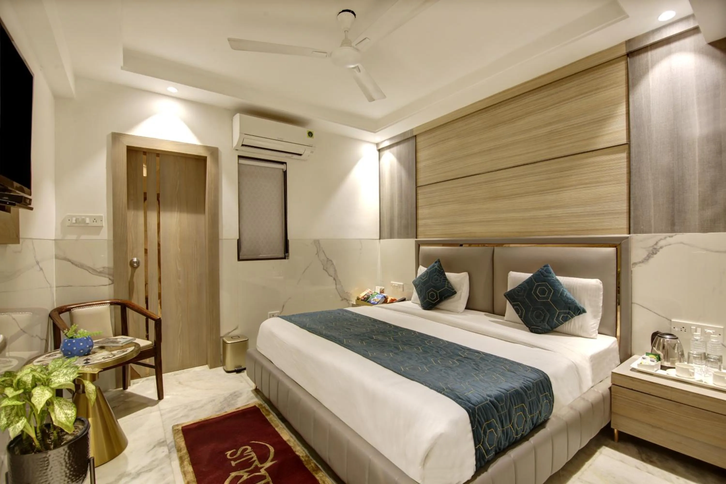 Photo of the whole room, Bed in Hotel International Inn - Near Delhi Airport