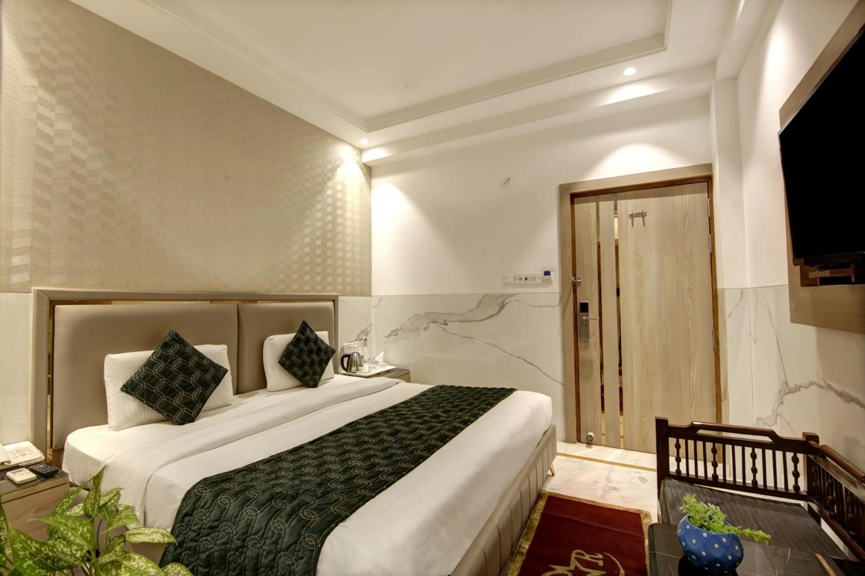 Bedroom, Bed in Hotel International Inn - Near Delhi Airport