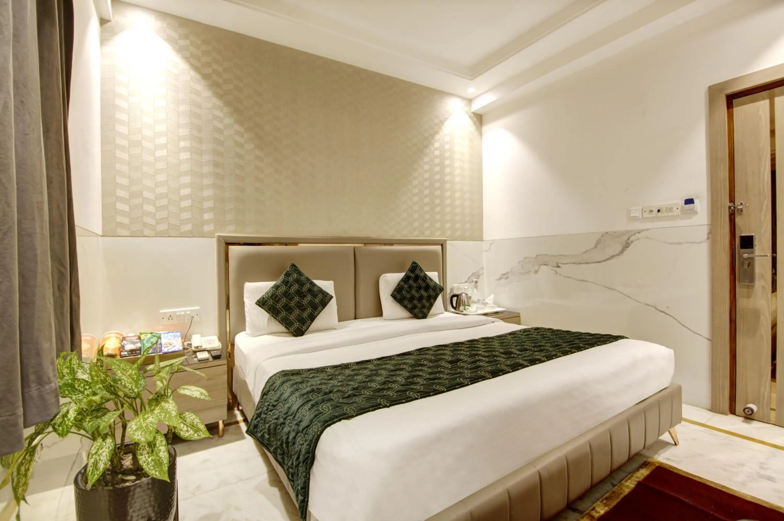 Bedroom, Bed in Hotel International Inn - Near Delhi Airport