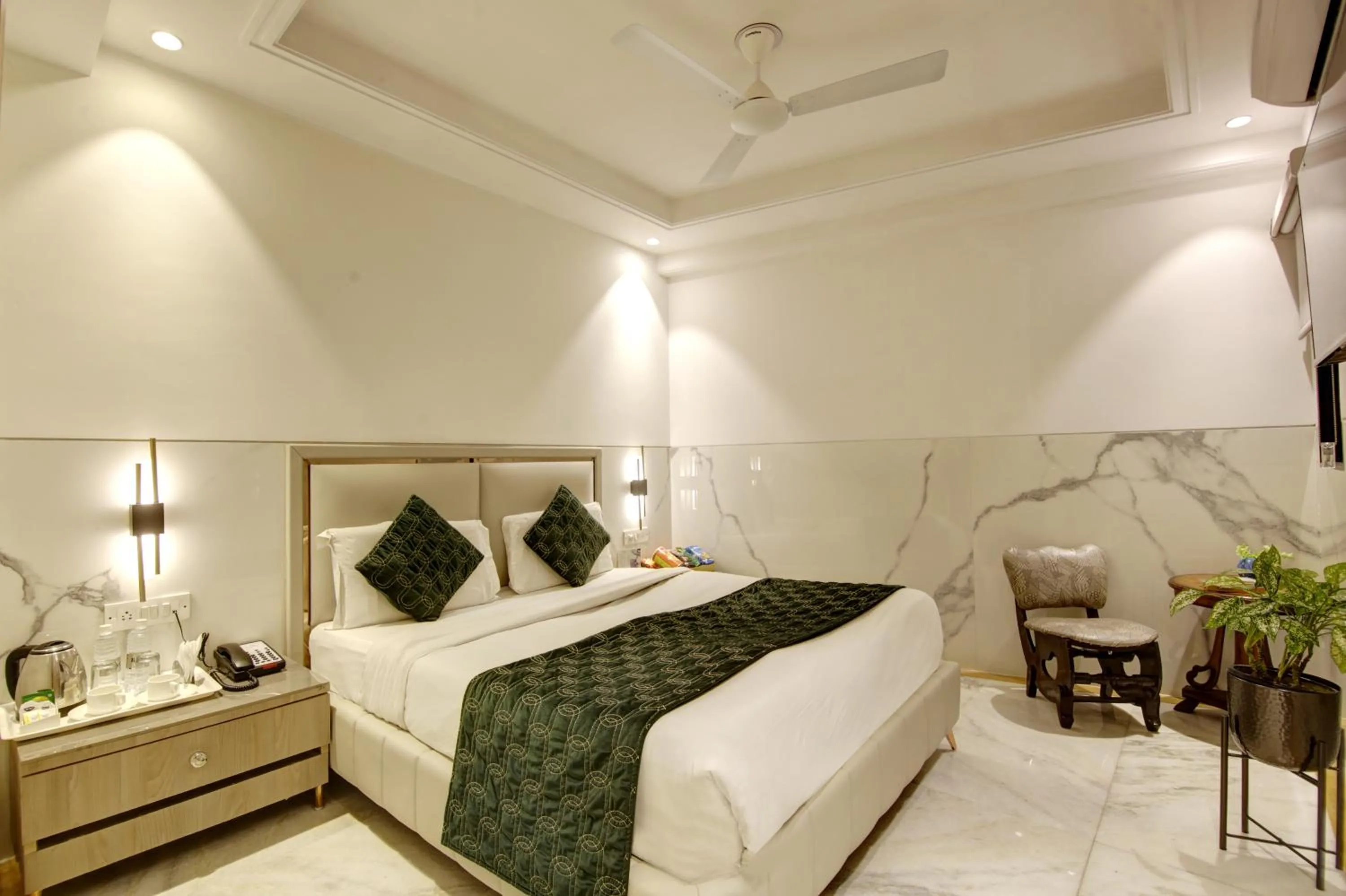 Bedroom, Bed in Hotel International Inn - Near Delhi Airport