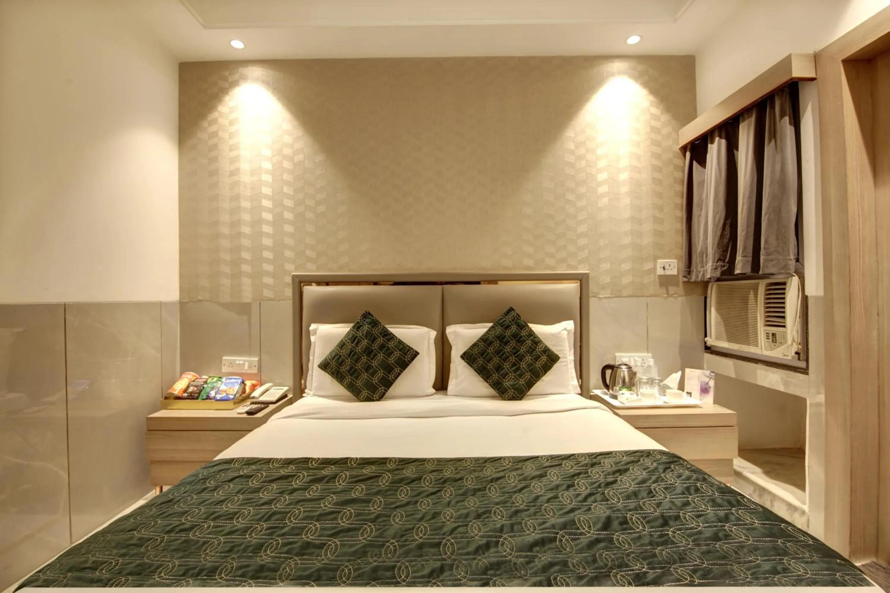 Bed in Hotel International Inn - Near Delhi Airport
