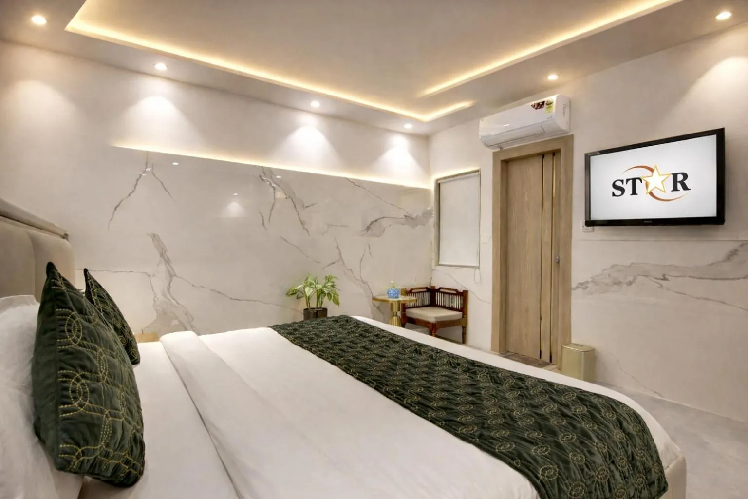 Photo of the whole room, Bed in Hotel International Inn - Near Delhi Airport