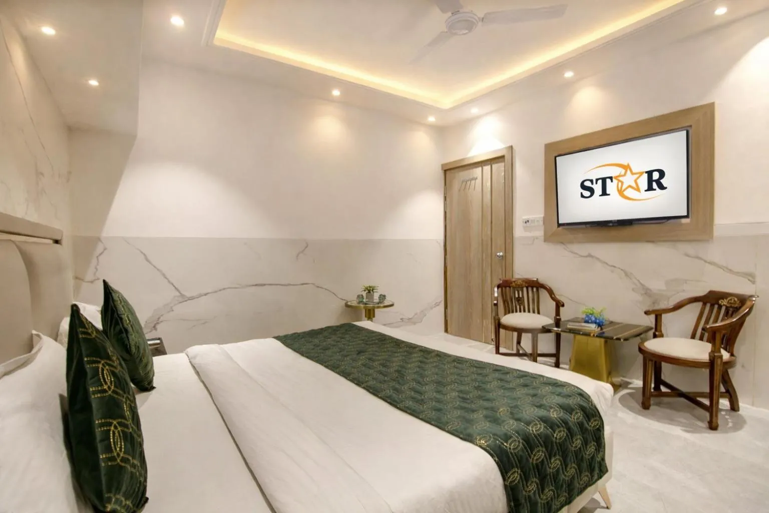 Bedroom, Bed in Hotel International Inn - Near Delhi Airport