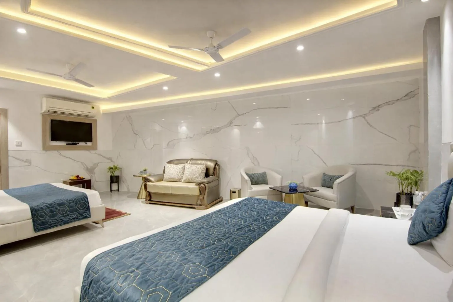 Photo of the whole room, Bed in Hotel International Inn - Near Delhi Airport