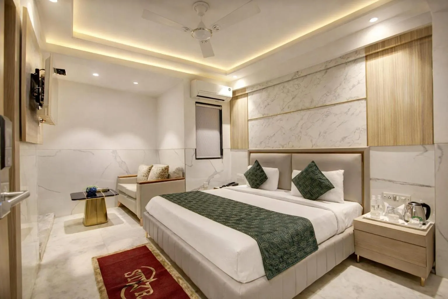Bedroom, Bed in Hotel International Inn - Near Delhi Airport