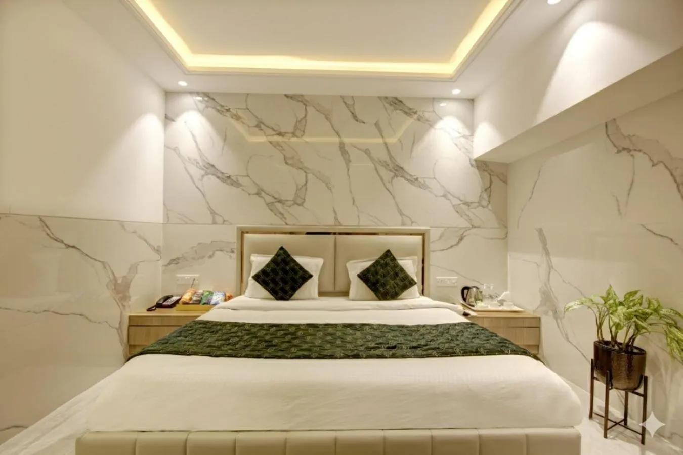 Bed in Hotel International Inn - Near Delhi Airport