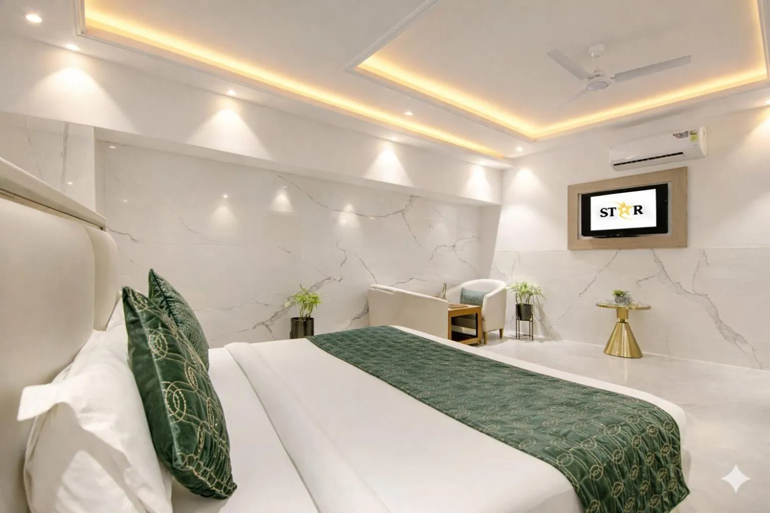 Bed in Hotel International Inn - Near Delhi Airport