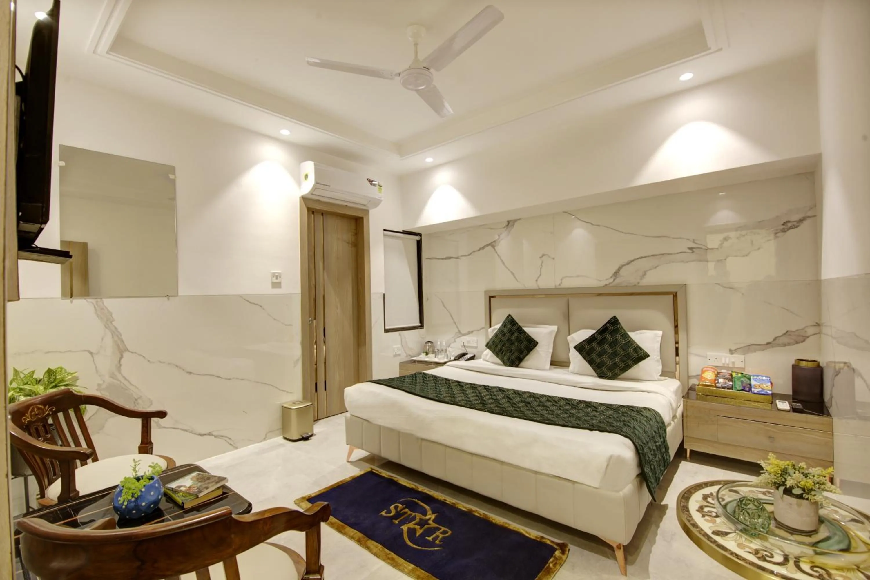 Photo of the whole room, Bed in Hotel International Inn - Near Delhi Airport