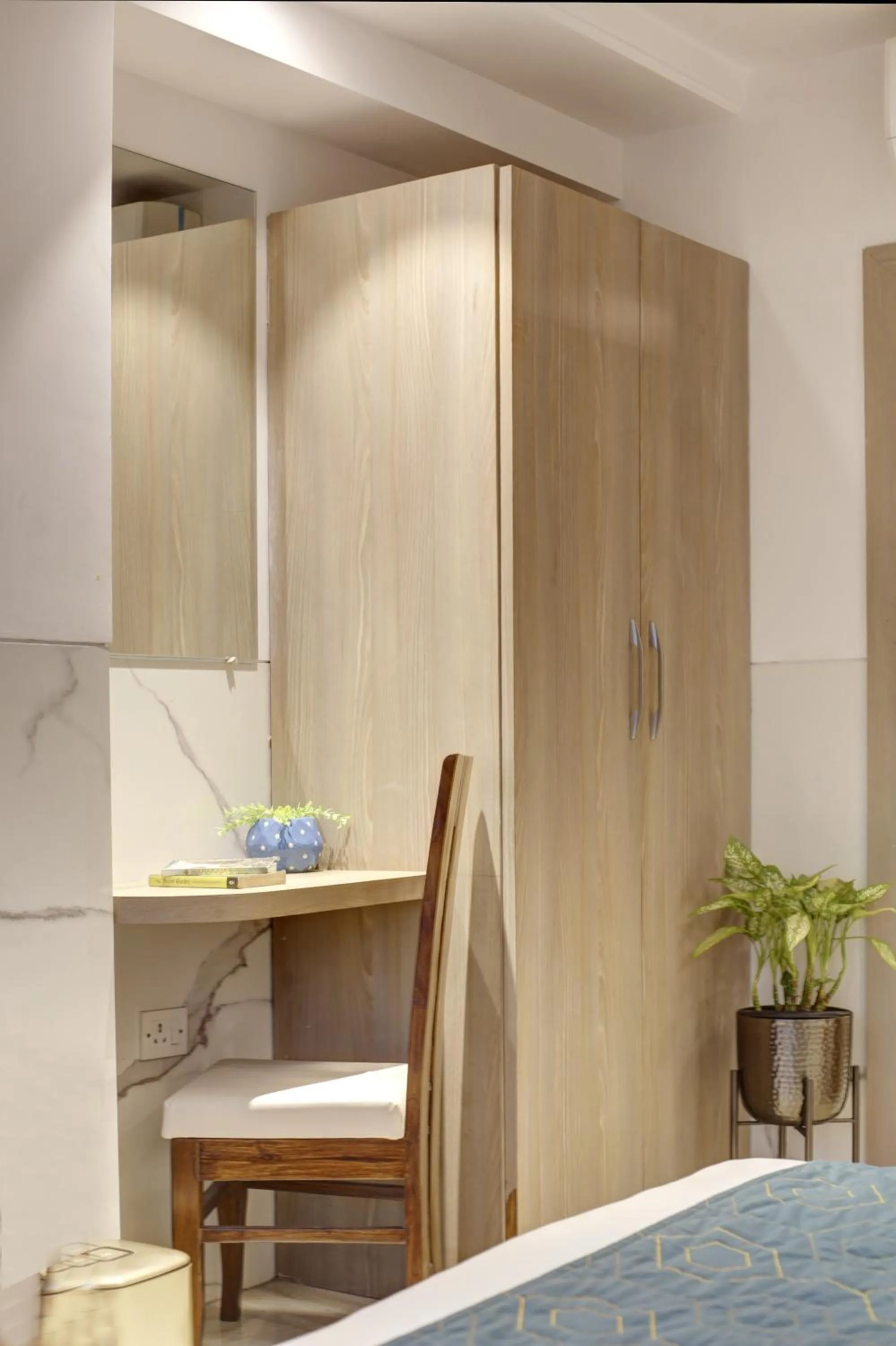 hair dresser in Hotel International Inn - Near Delhi Airport