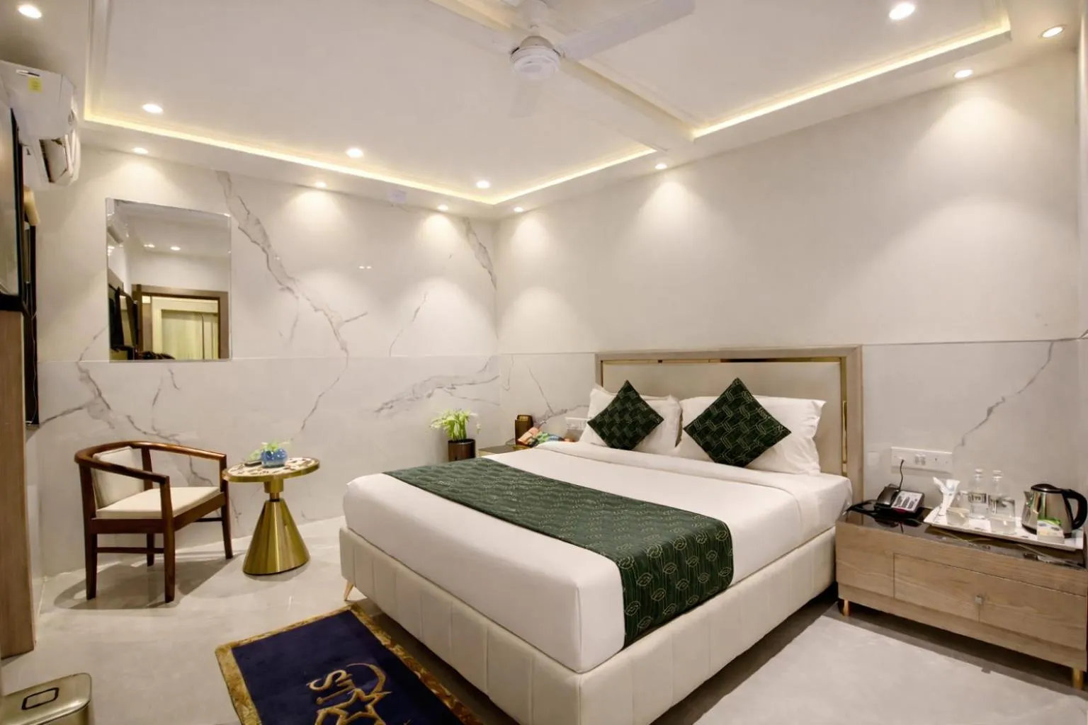 Bed in Hotel International Inn - Near Delhi Airport