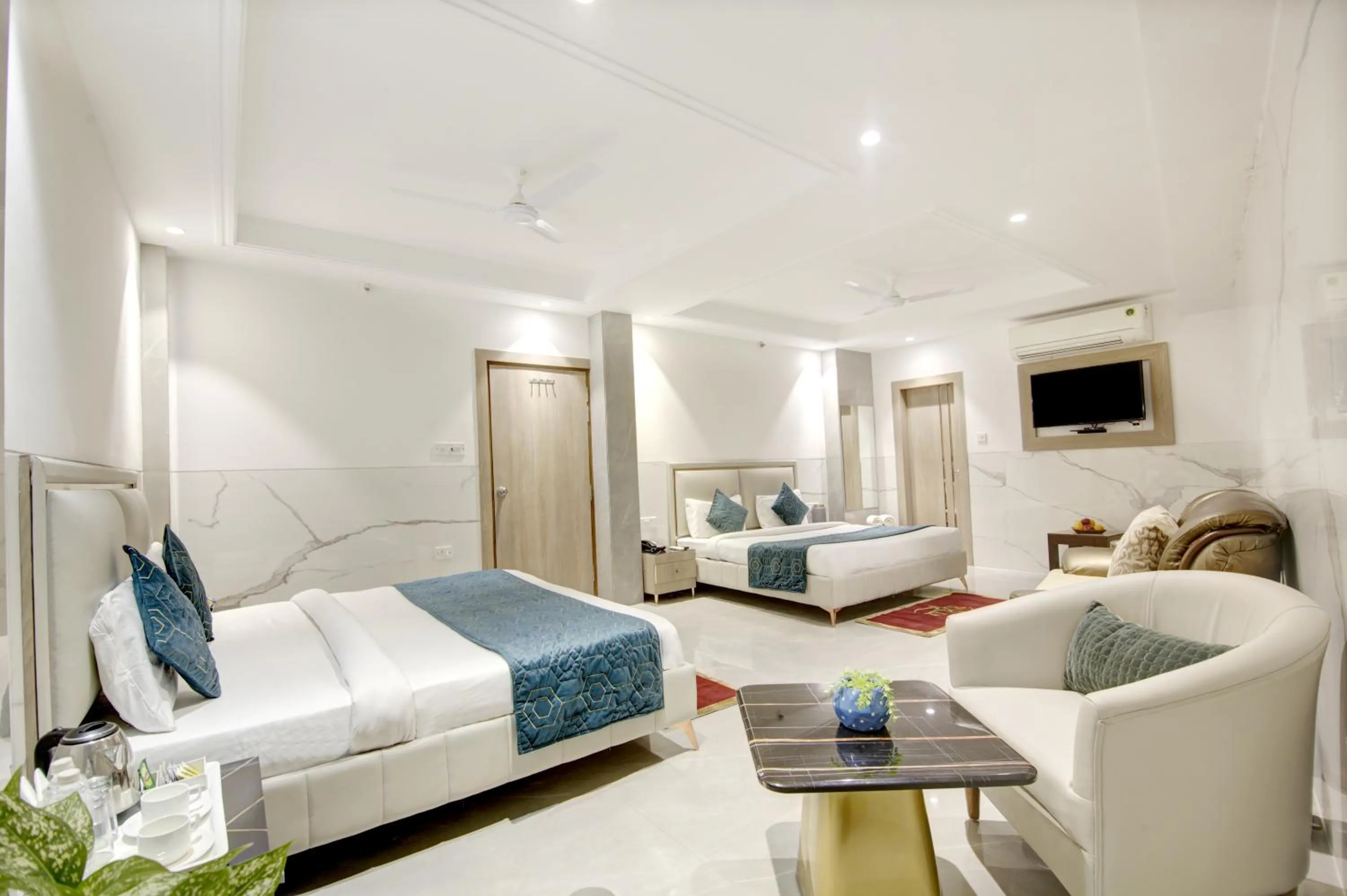 Photo of the whole room, Bed in Hotel International Inn - Near Delhi Airport