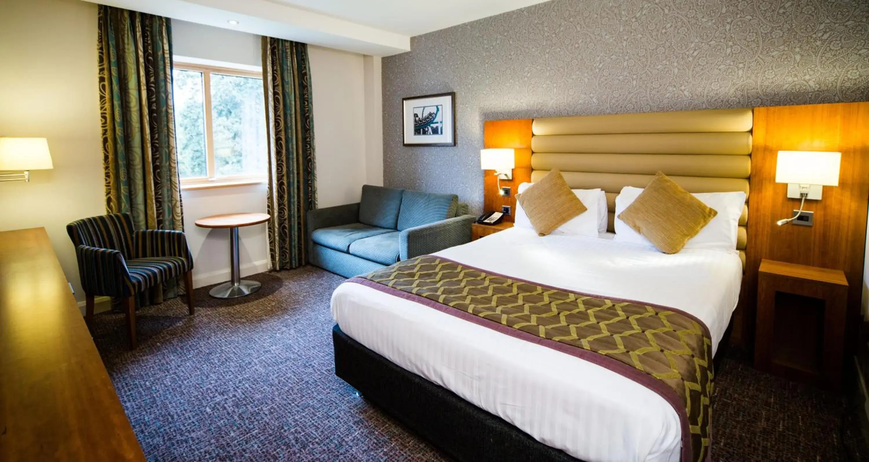 Standard Double Room with Sofa Bed in Drayton Manor Hotel Standard Double Room with Sofa Bed in Drayton Manor Hotel