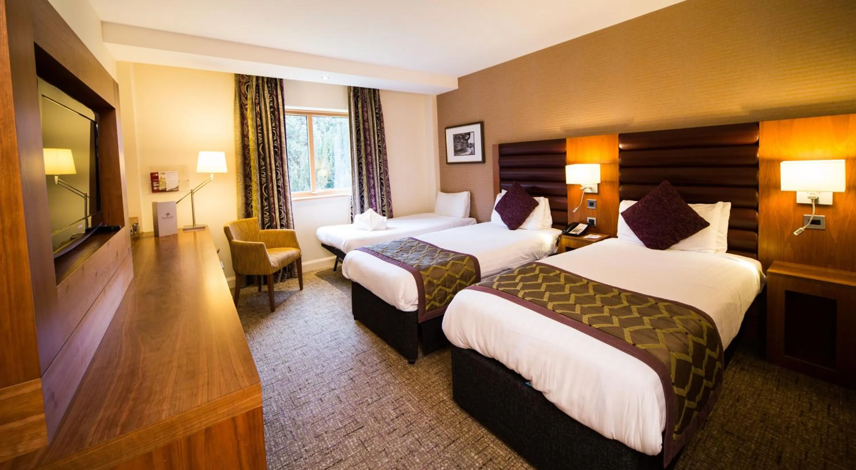 Photo of the whole room, Bed in Drayton Manor Hotel