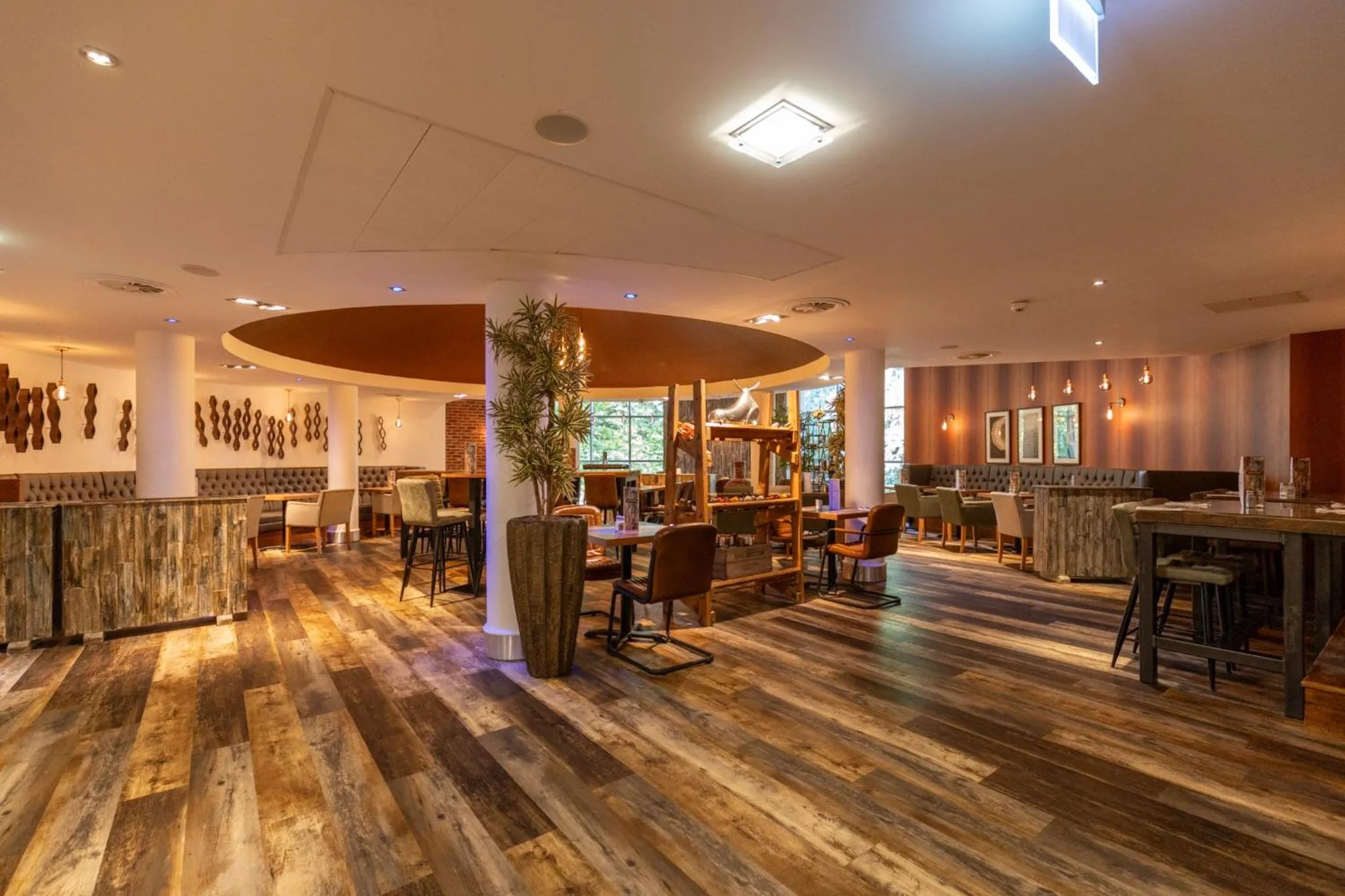 Restaurant/places to eat in Drayton Manor Hotel