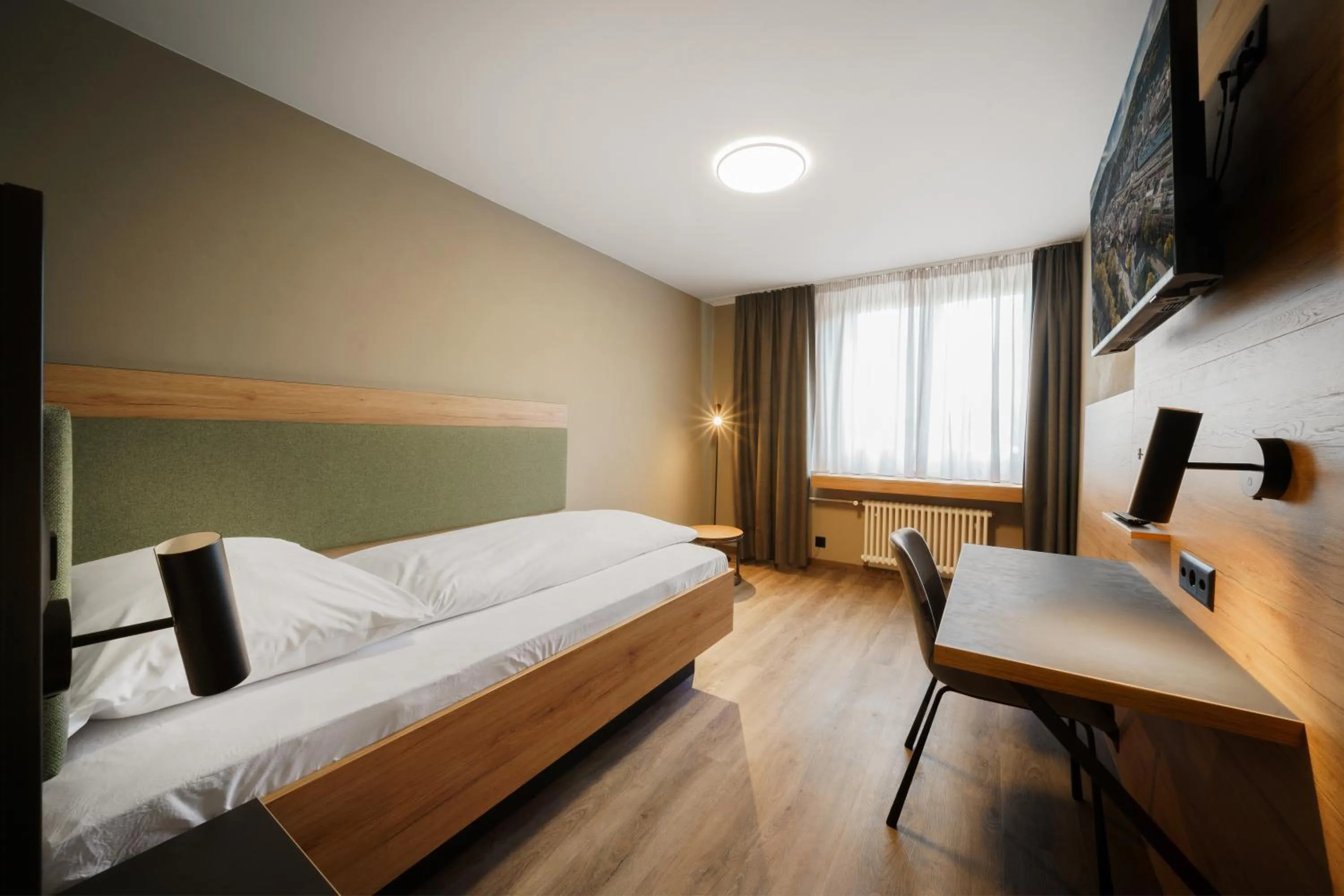 Bed in Hotel Linde - 24h Self Check-in