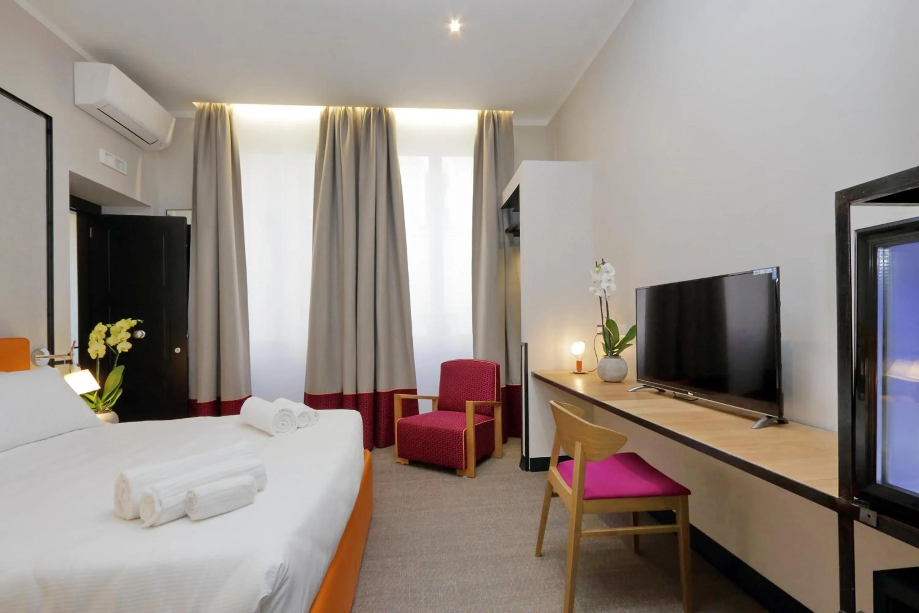 Decorative detail, Bed in Relais Vittoria Colonna