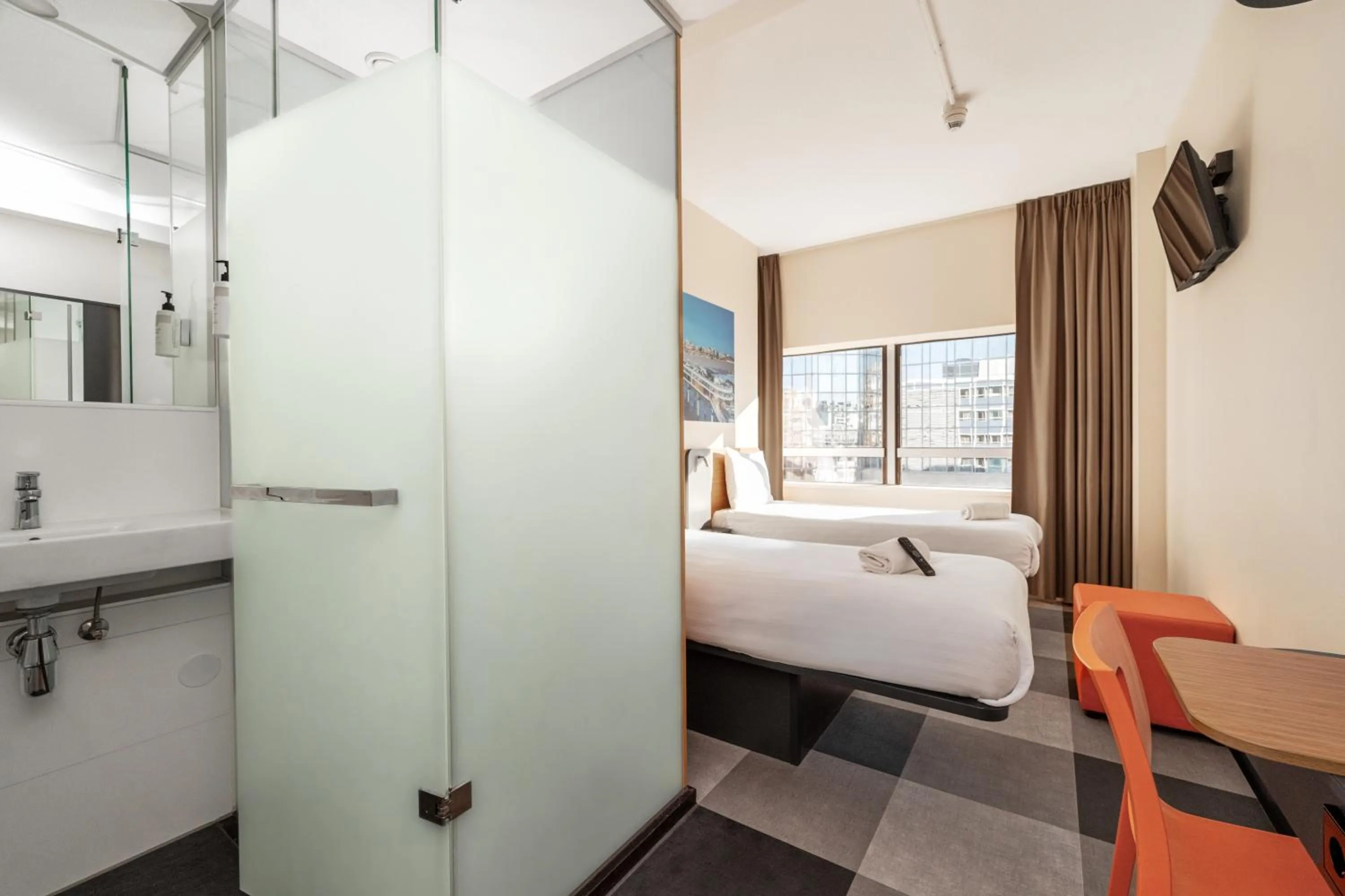 Photo of the whole room, Bed in easyHotel The Hague Scheveningen Beach