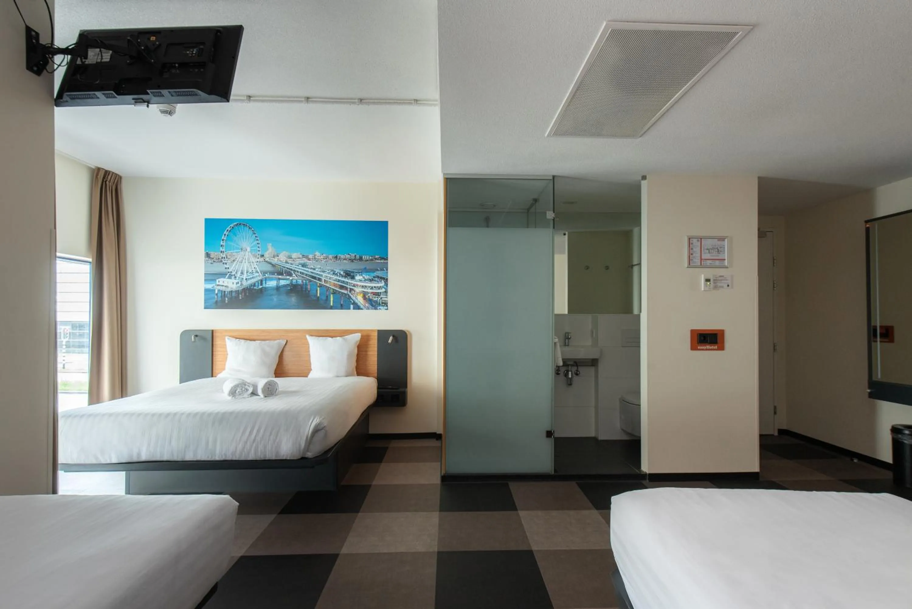 Bedroom, Bed in easyHotel The Hague Scheveningen Beach