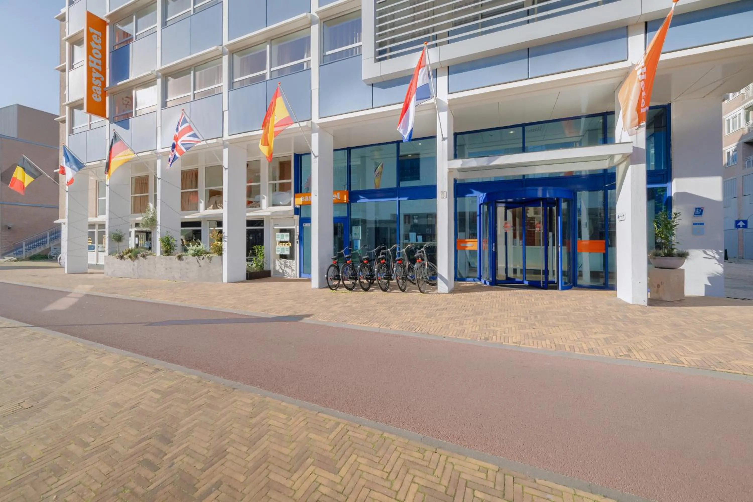 Facade/entrance in easyHotel The Hague Scheveningen Beach