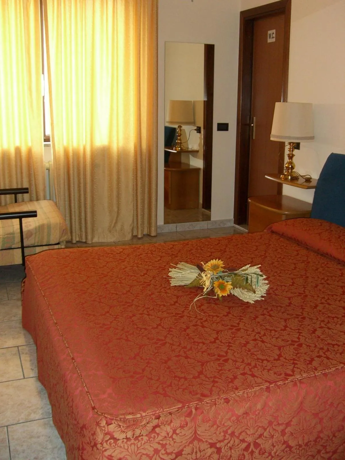 Bedroom, Bed in Hotel 2000