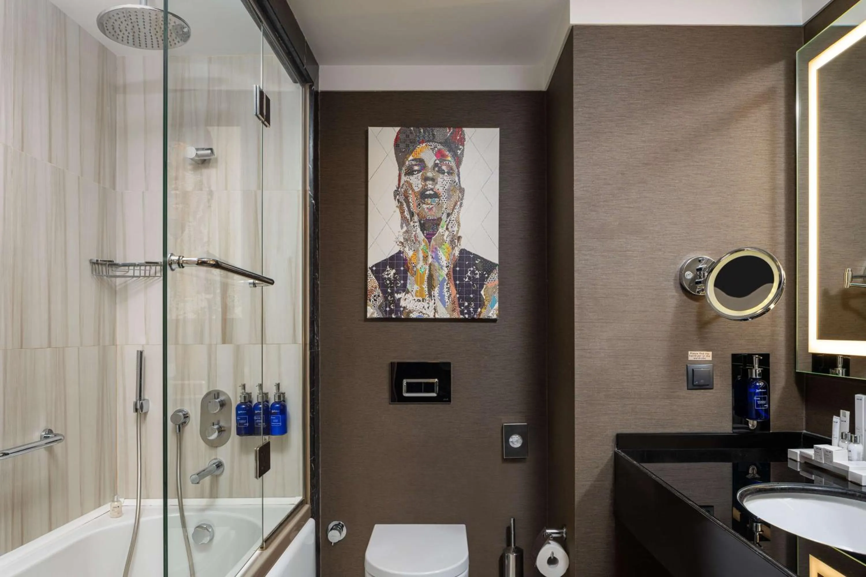 Bathroom in Radisson Blu Leogrand Hotel