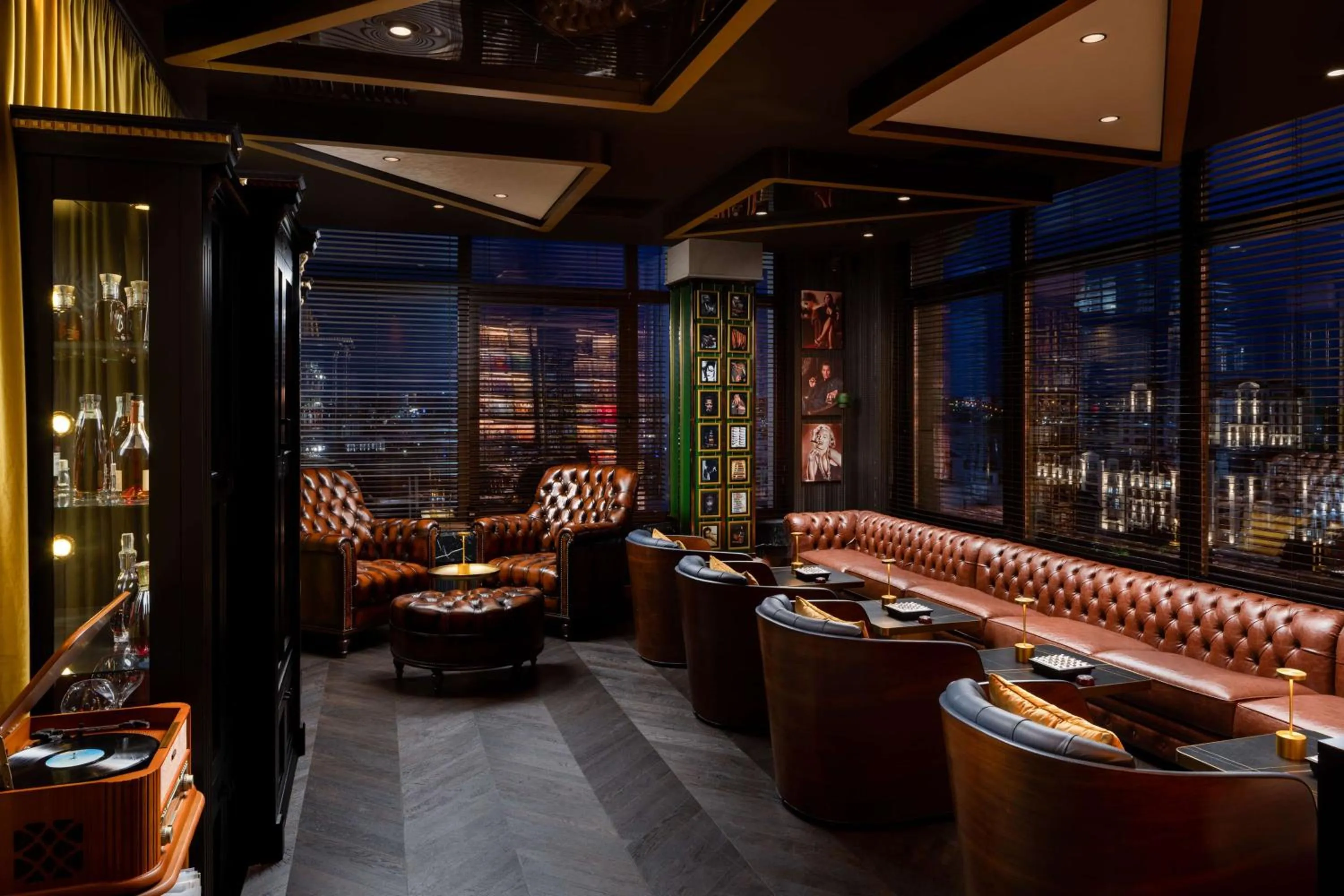 Lounge or bar in Radisson Blu Leogrand Hotel