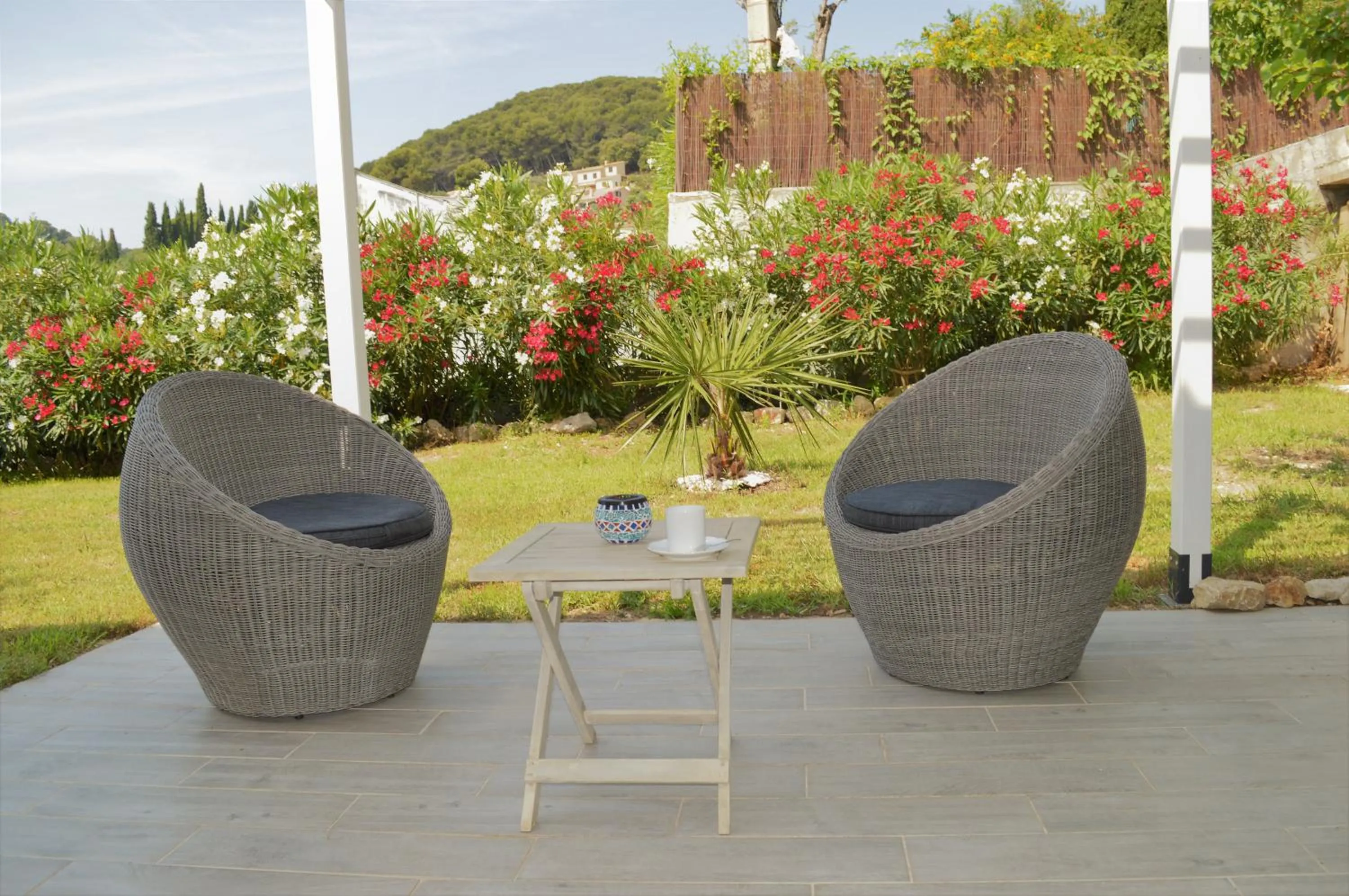 Garden in Villa La Terre Des Lauriers