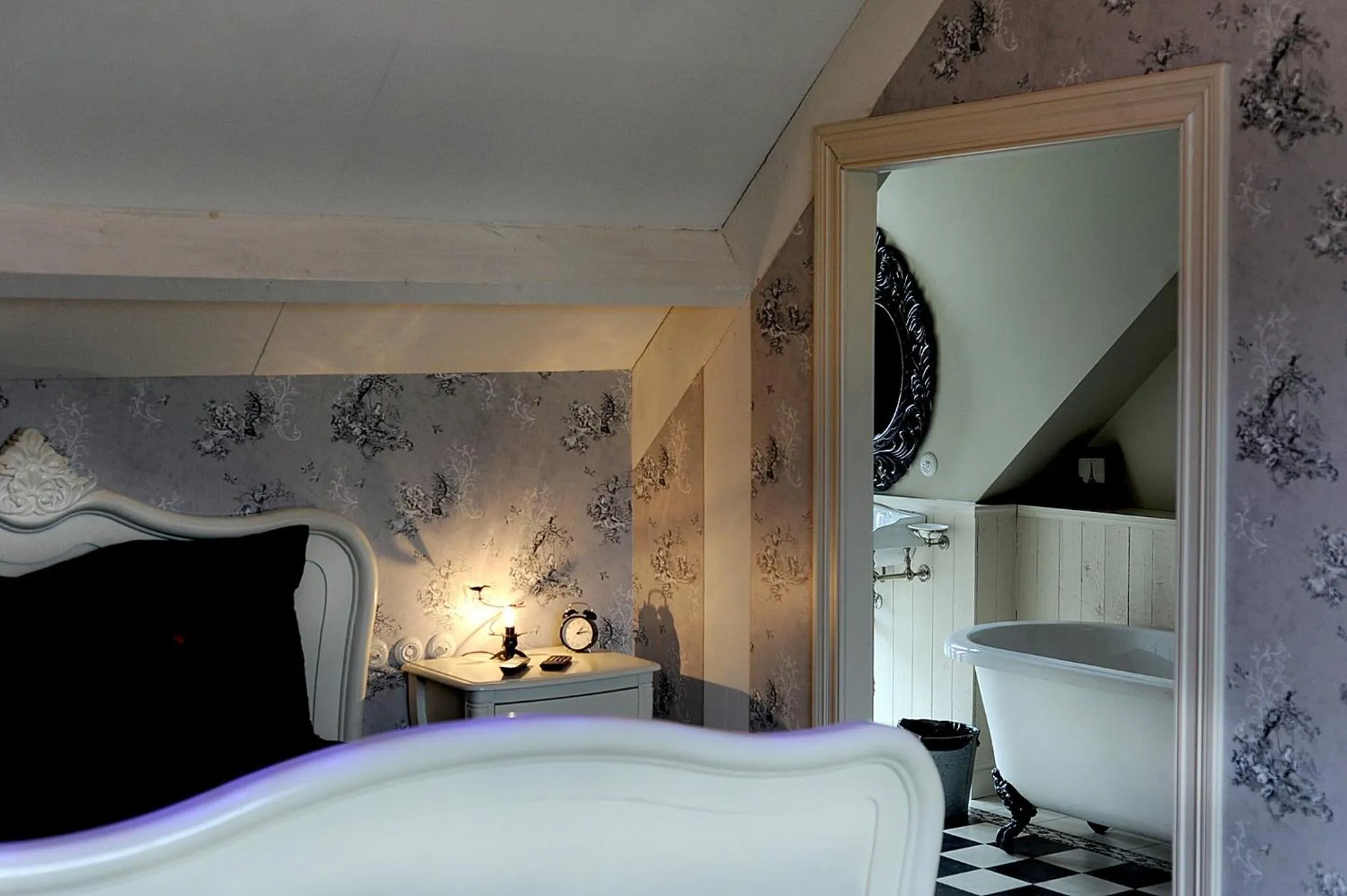 Bathroom, Bed in B&B Bon-Bon 'nuit'