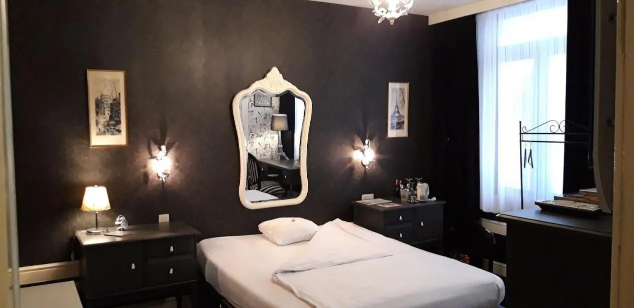 Photo of the whole room, Bed in B&B Bon-Bon 'nuit'