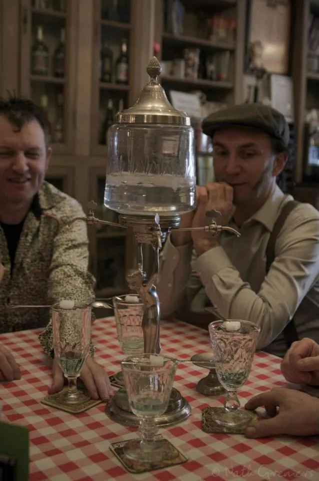 People in B&B Bon-Bon 'nuit'