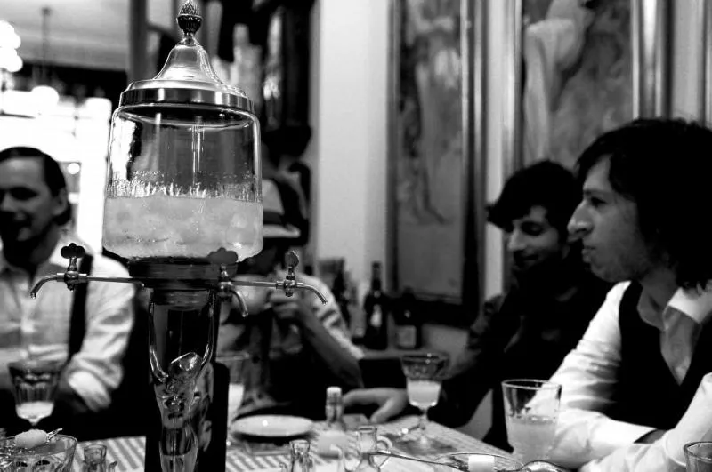 People in B&B Bon-Bon 'nuit'