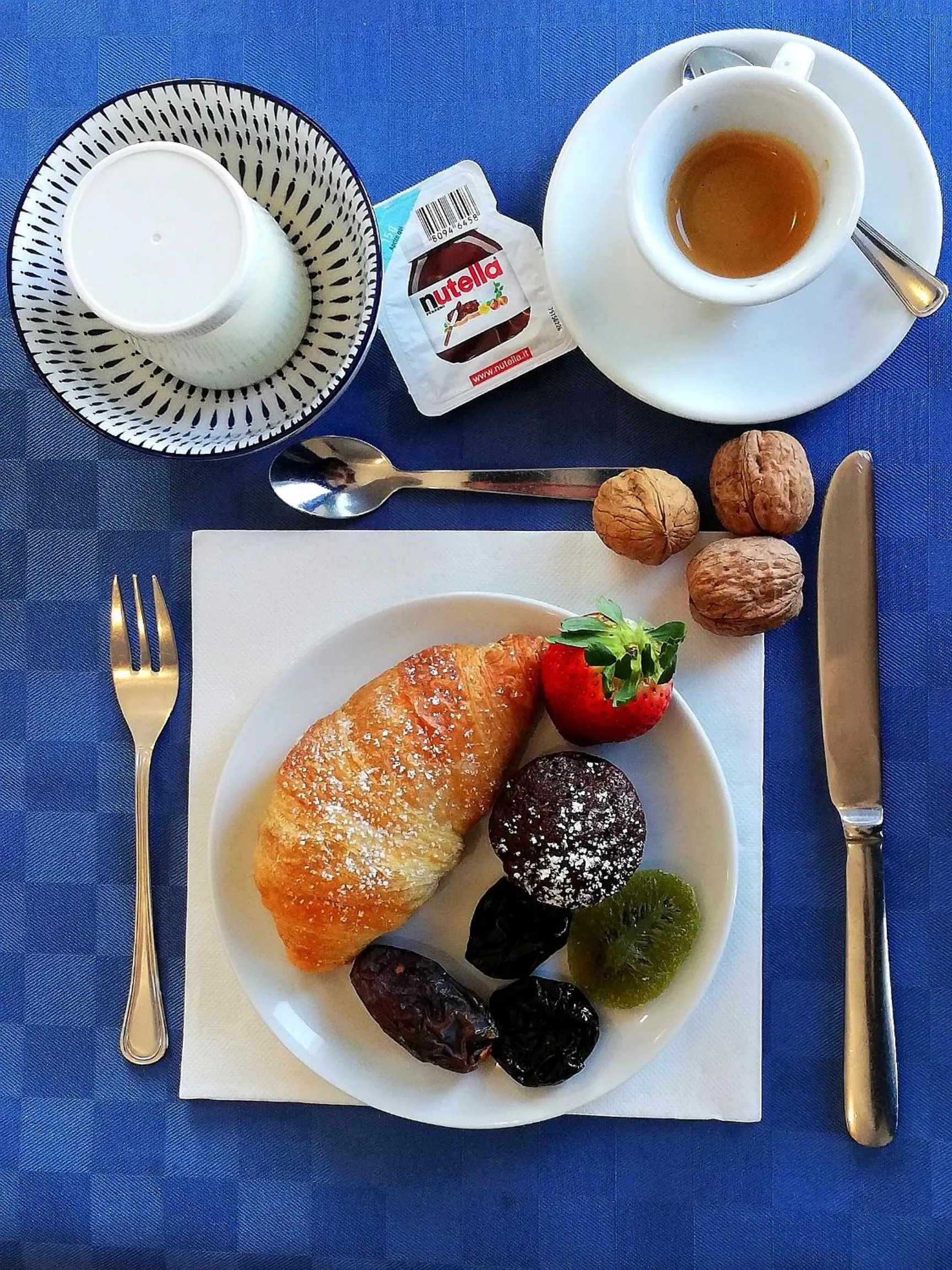 Food and drinks in Blue Moon Hotel