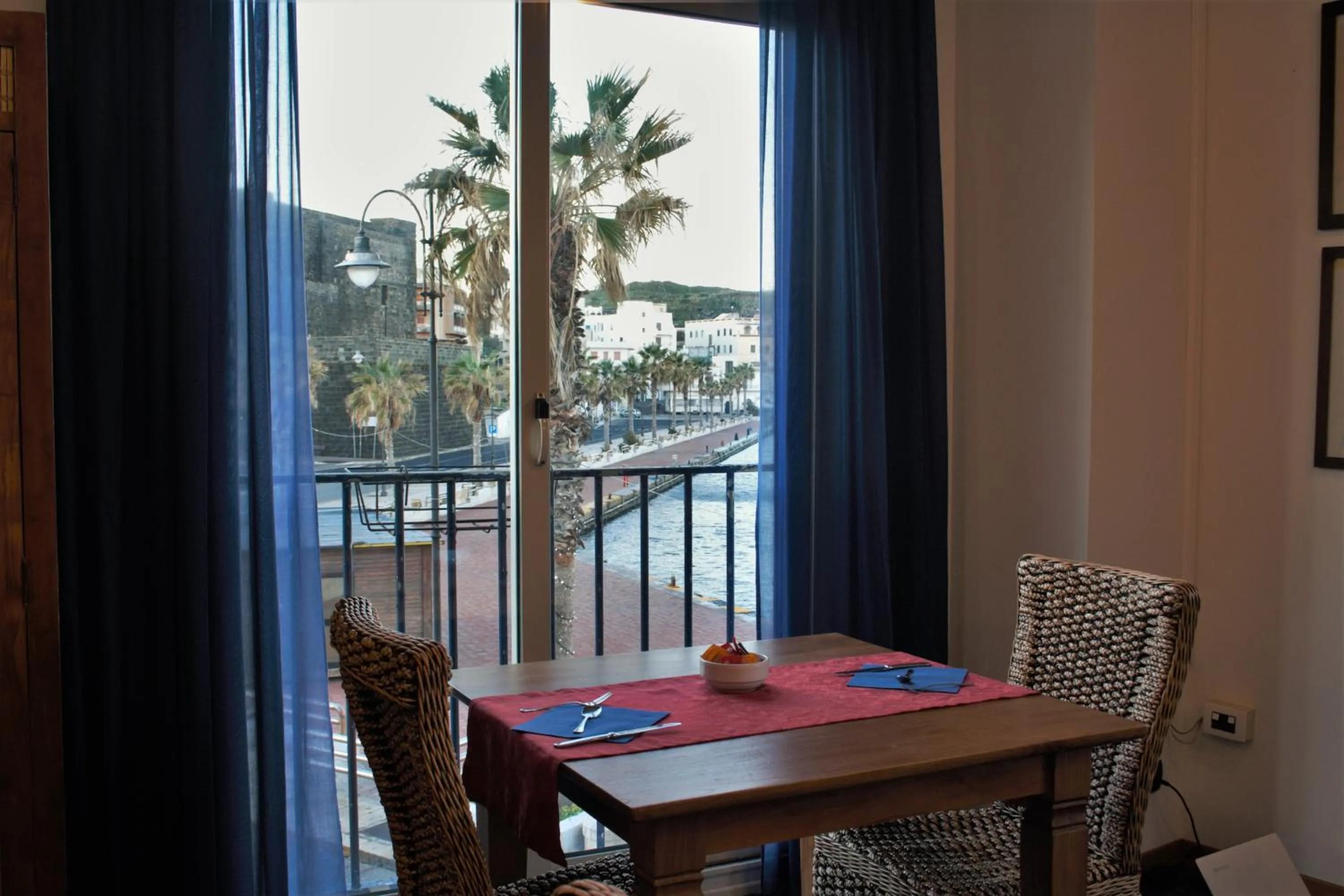 Breakfast in Blue Moon Hotel