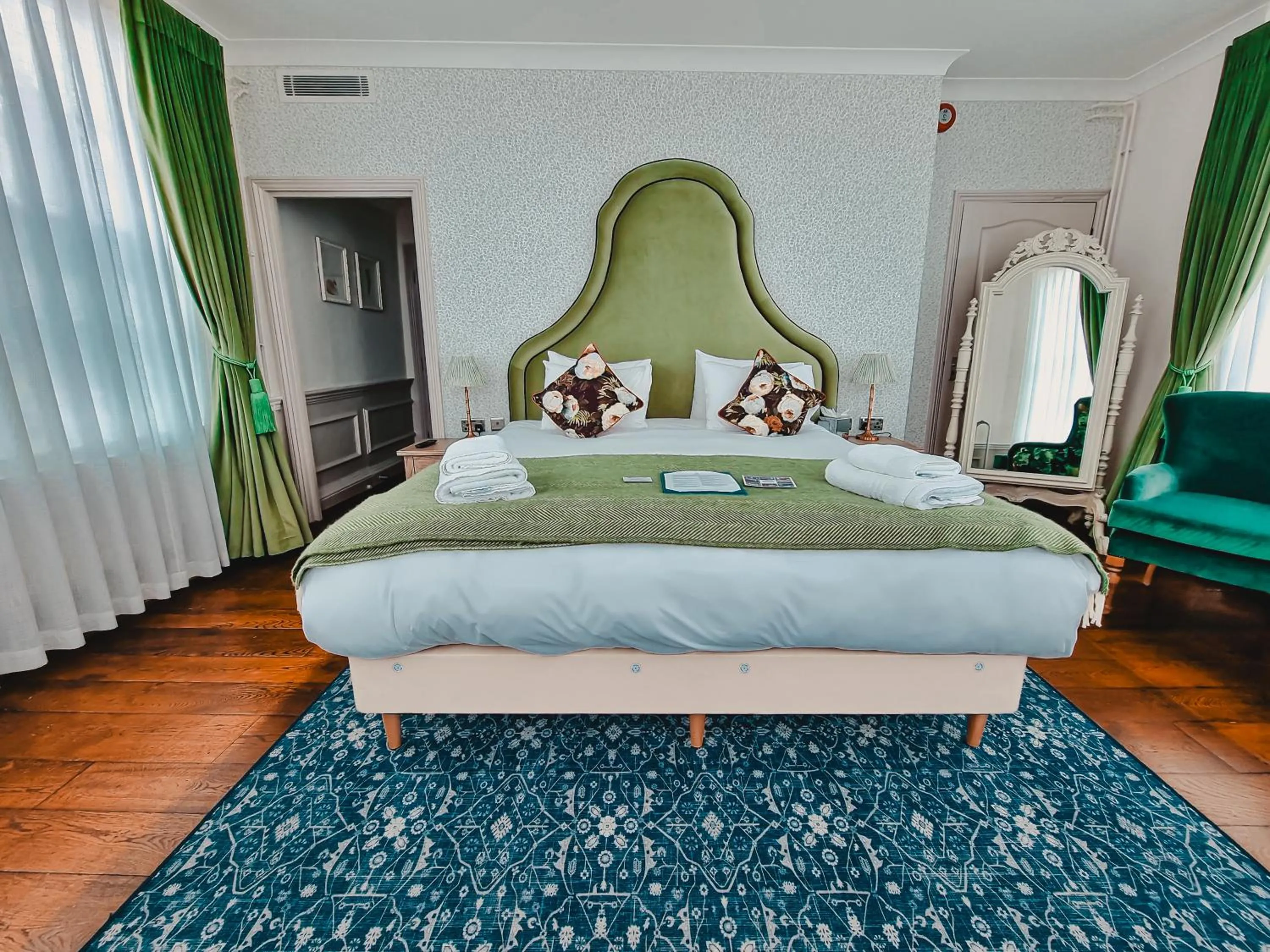 Bedroom, Bed in The Swan Hotel