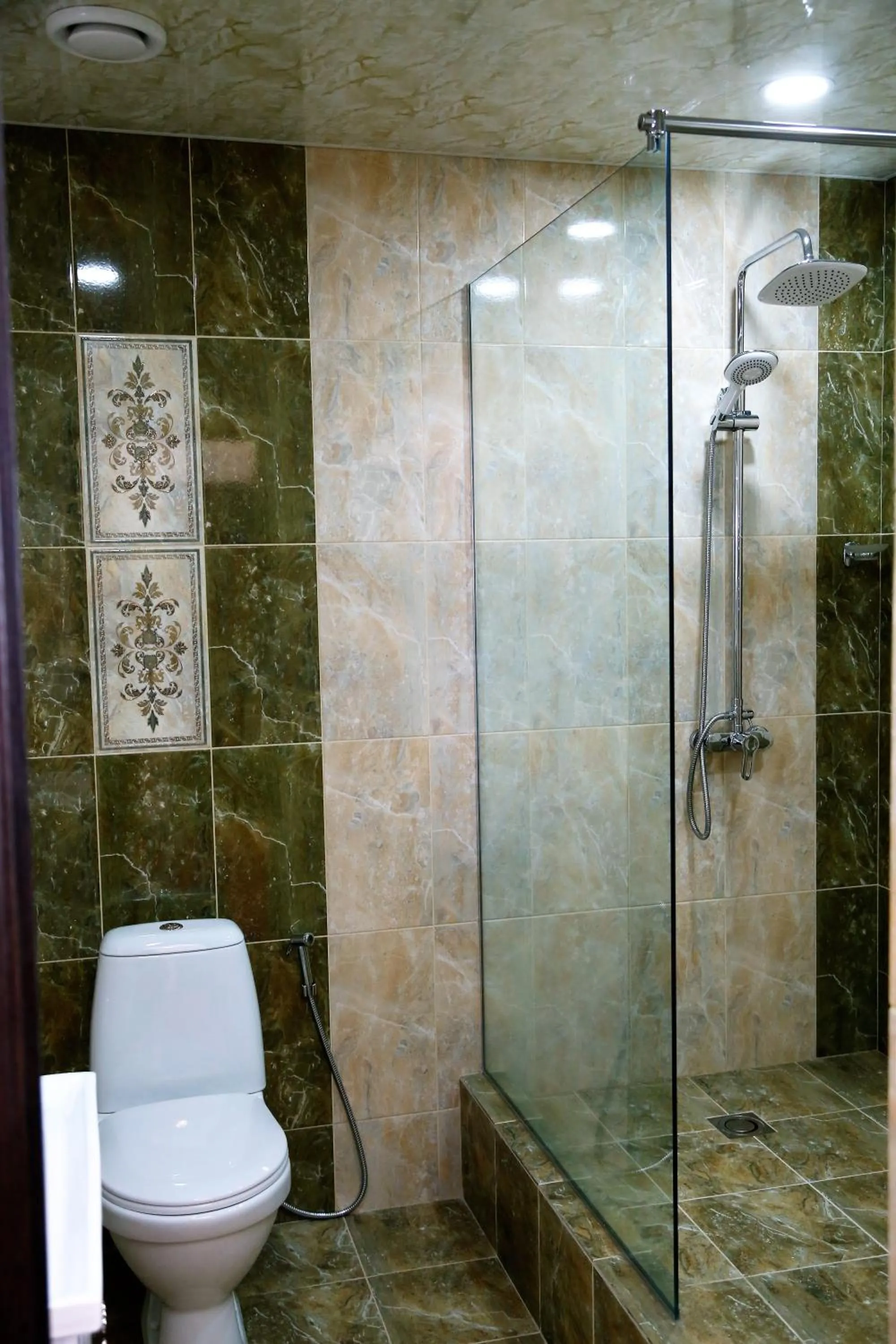 Shower in Tomu's Hotel