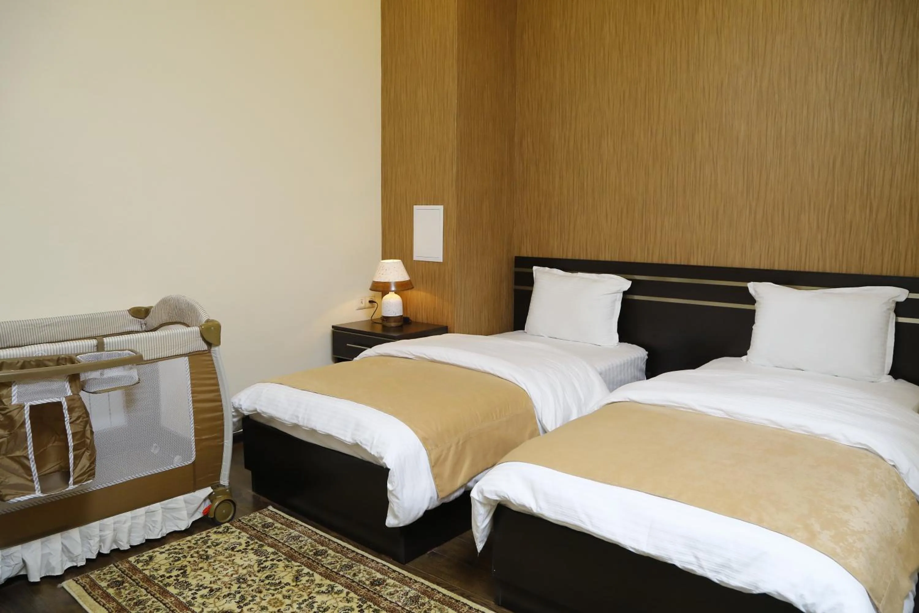 Family, Bed in Tomu's Hotel