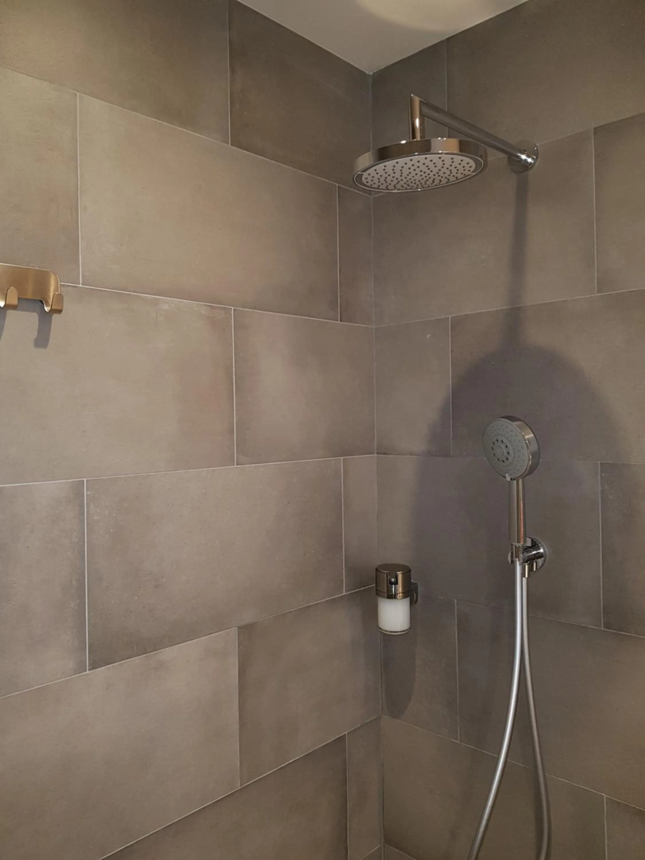 Shower in Gava Ocean View