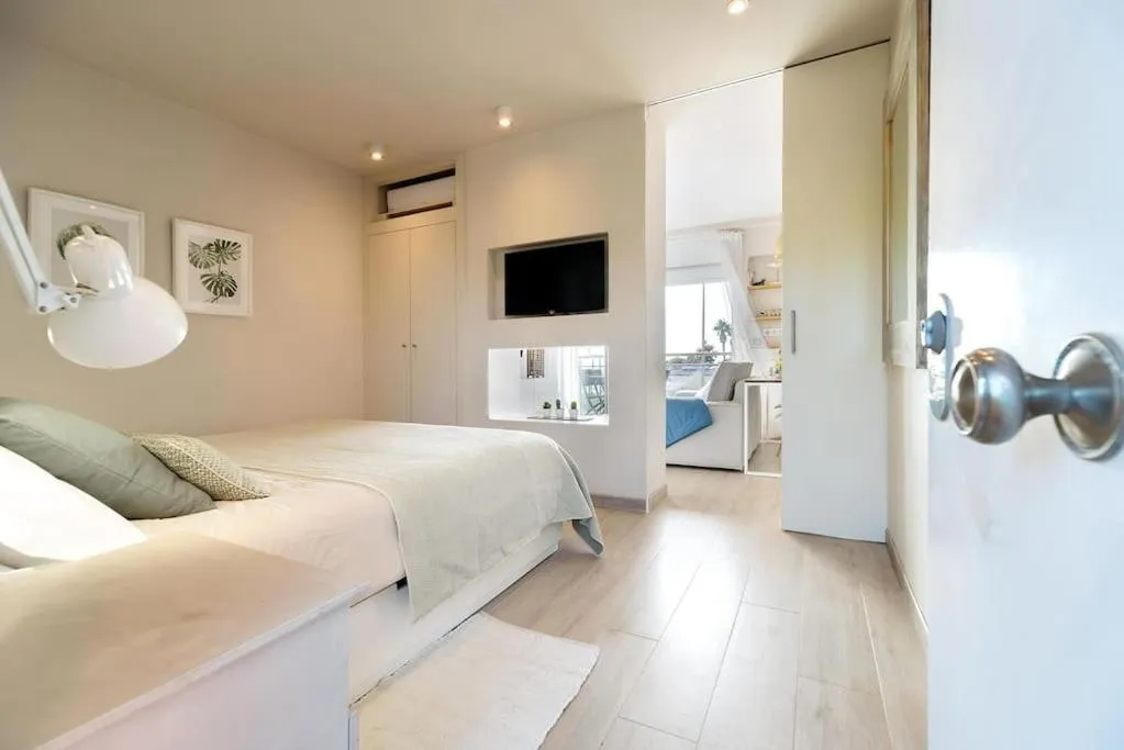 Bedroom, Bed in Gava Ocean View