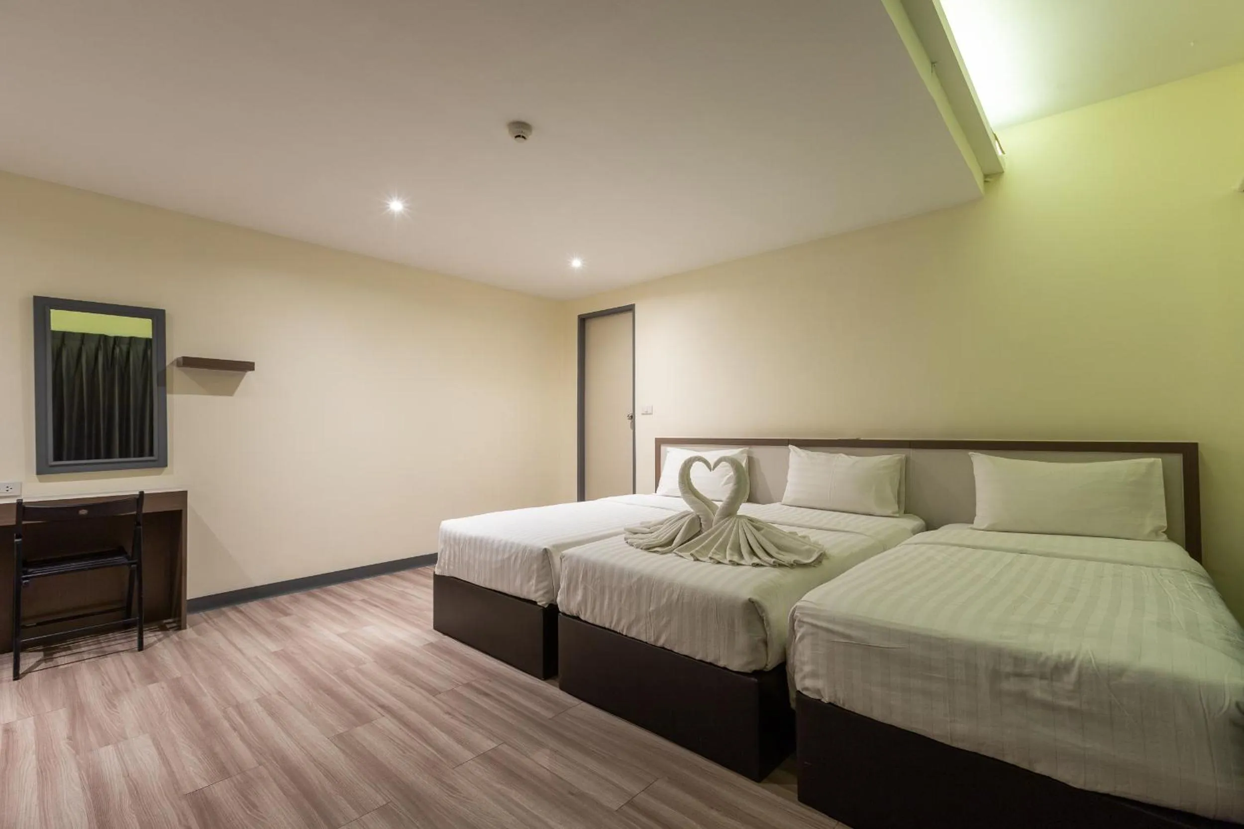 Photo of the whole room, Bed in Siam Star Hotel