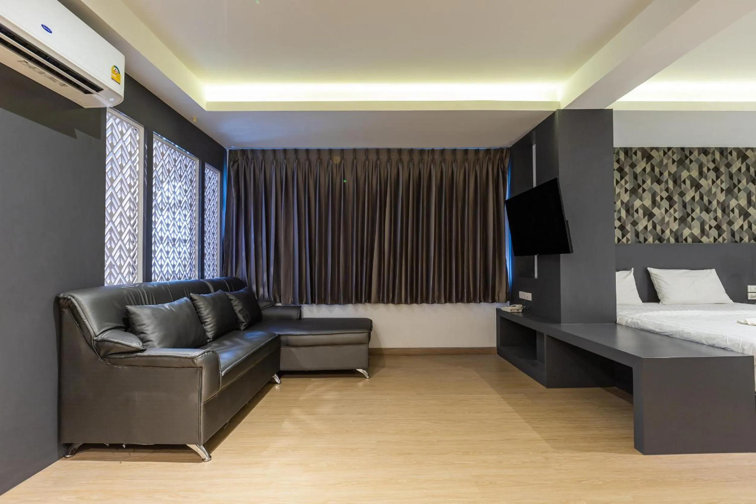 Living room, Bed in Siam Star Hotel