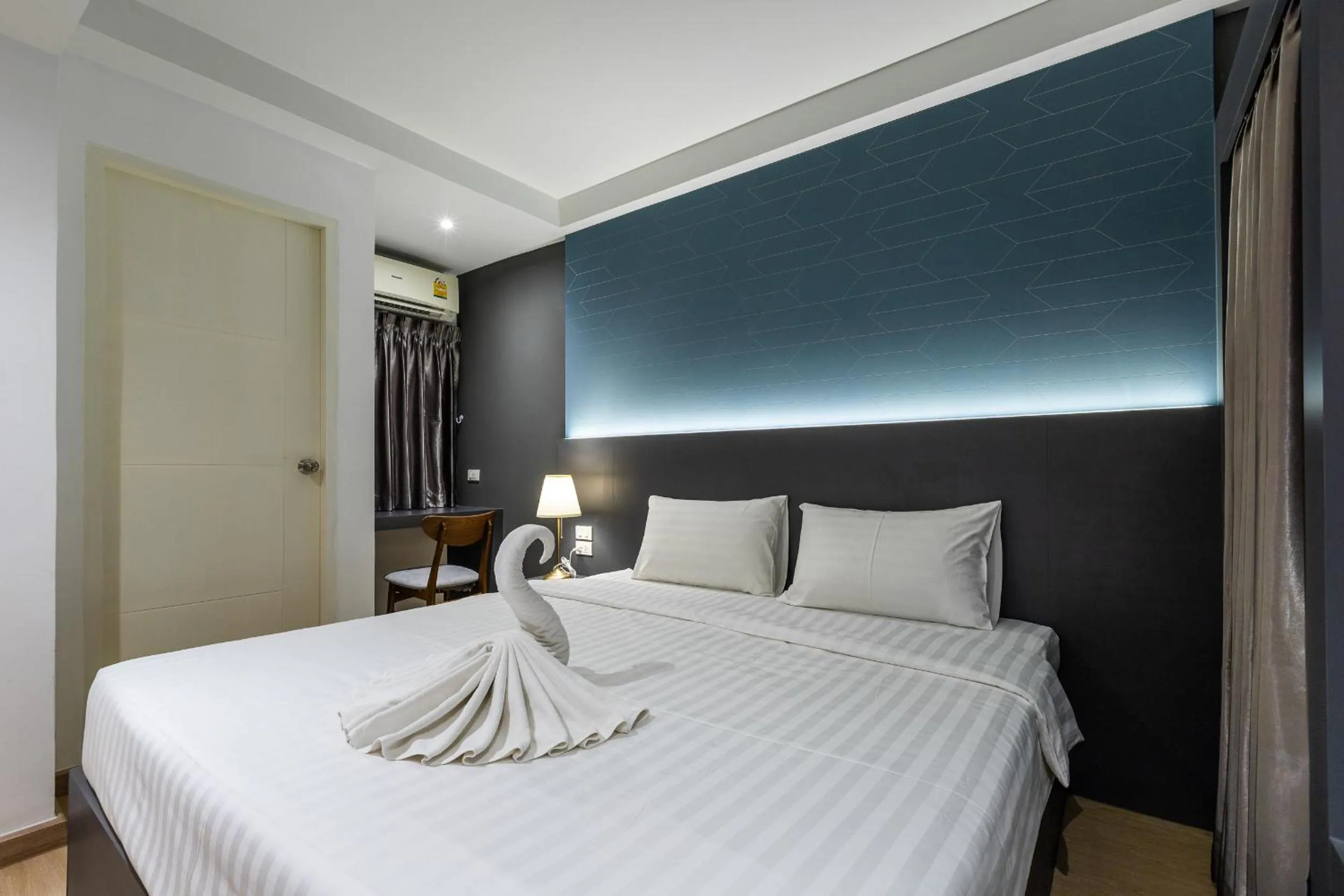 Bed in Siam Star Hotel