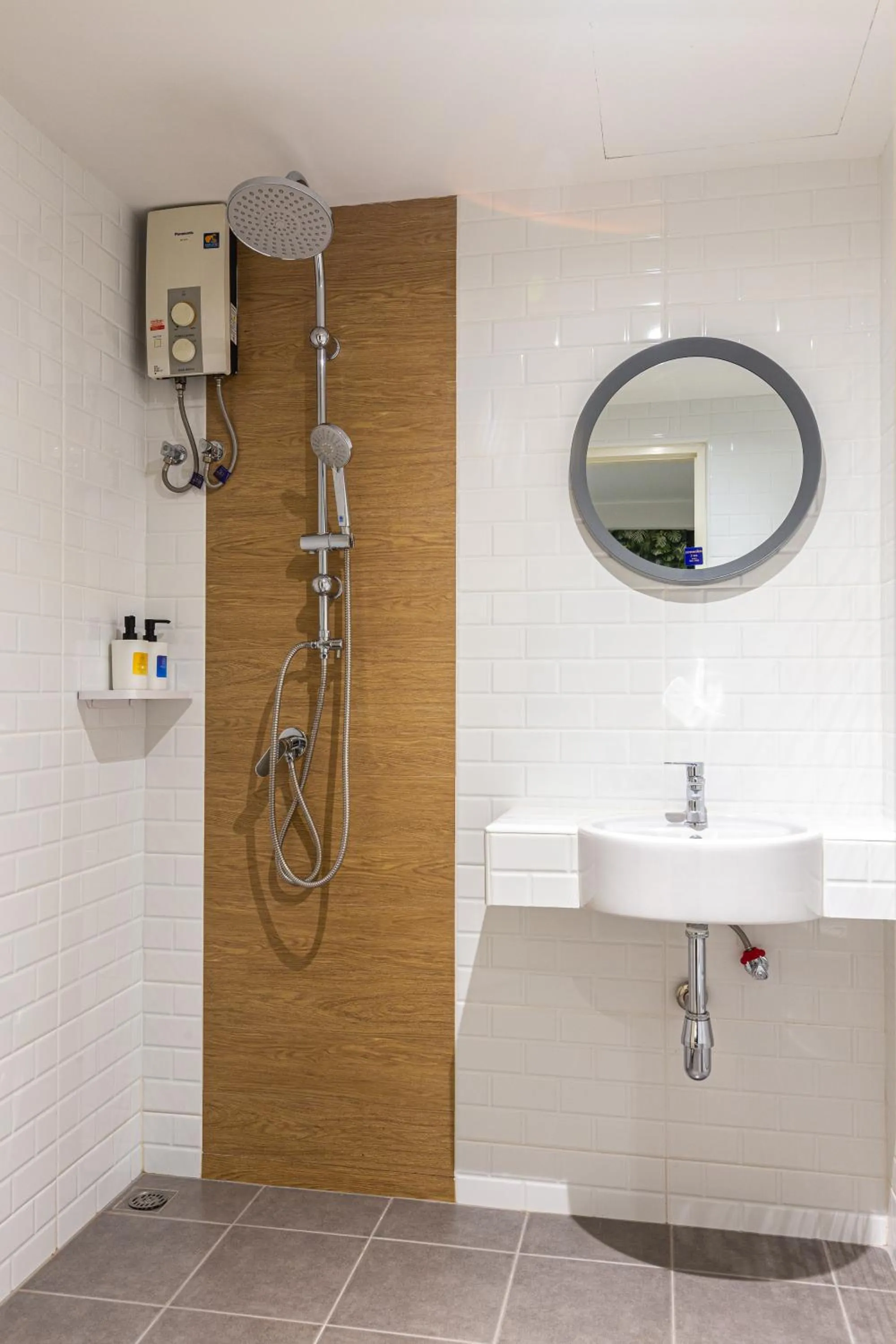 Shower in Siam Star Hotel