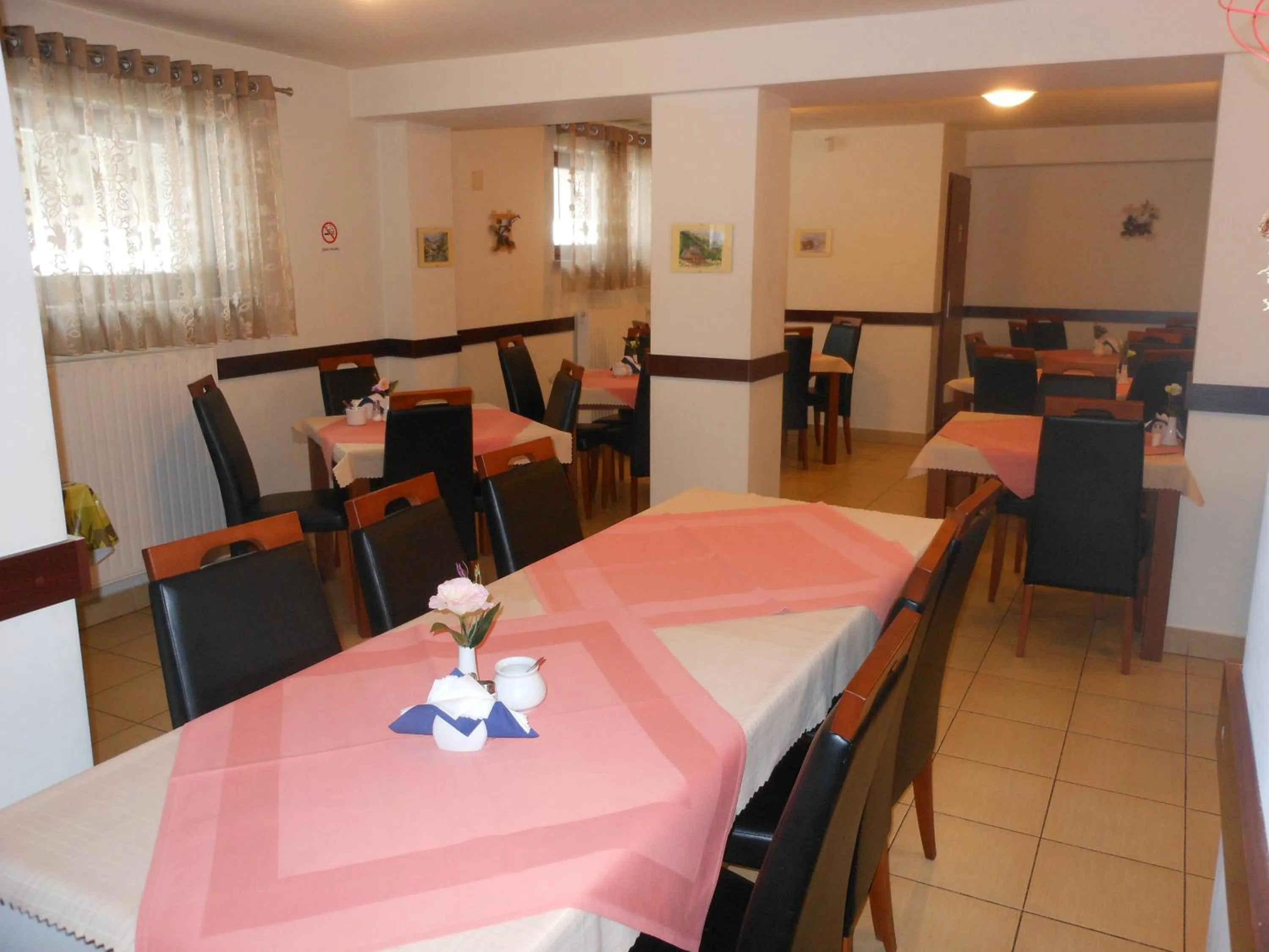 Restaurant/places to eat in Willa Halka